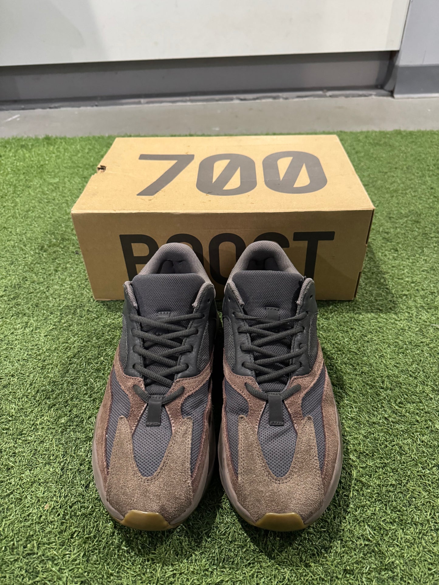 Yeezy 700 Mauve (12.5)