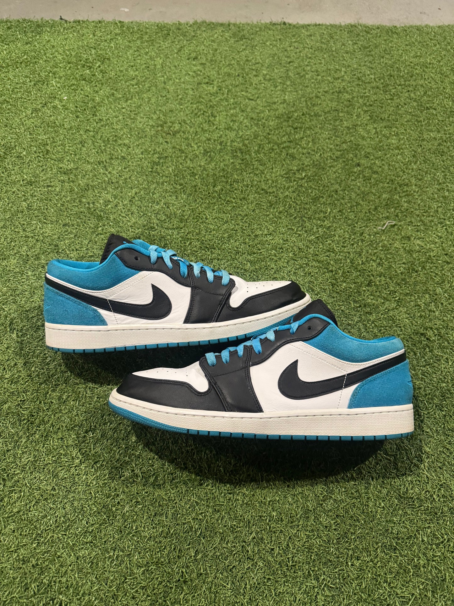 Jordan 1 Low Laser Blue (13)