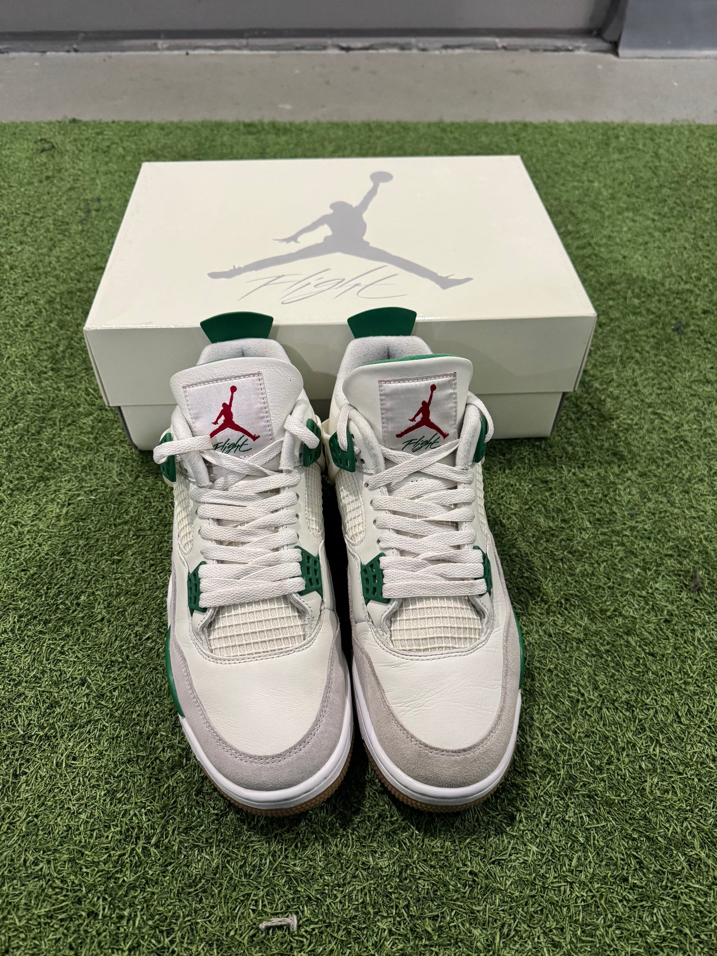 Jordan 4 SB Pine Green (9.5)