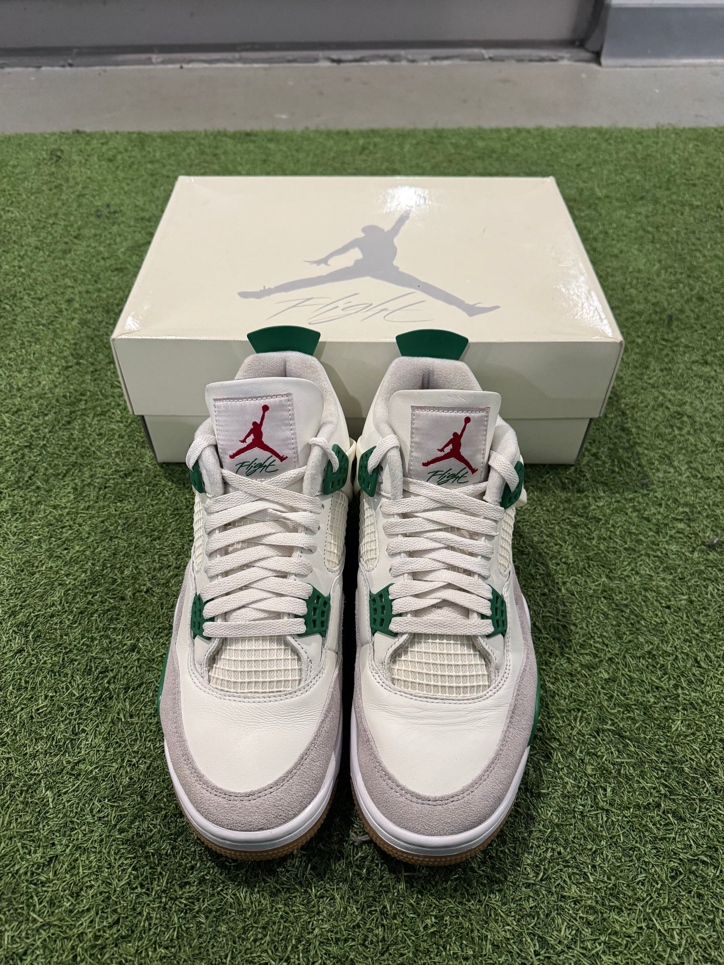 Jordan 4 SB Pine Green (10.5)