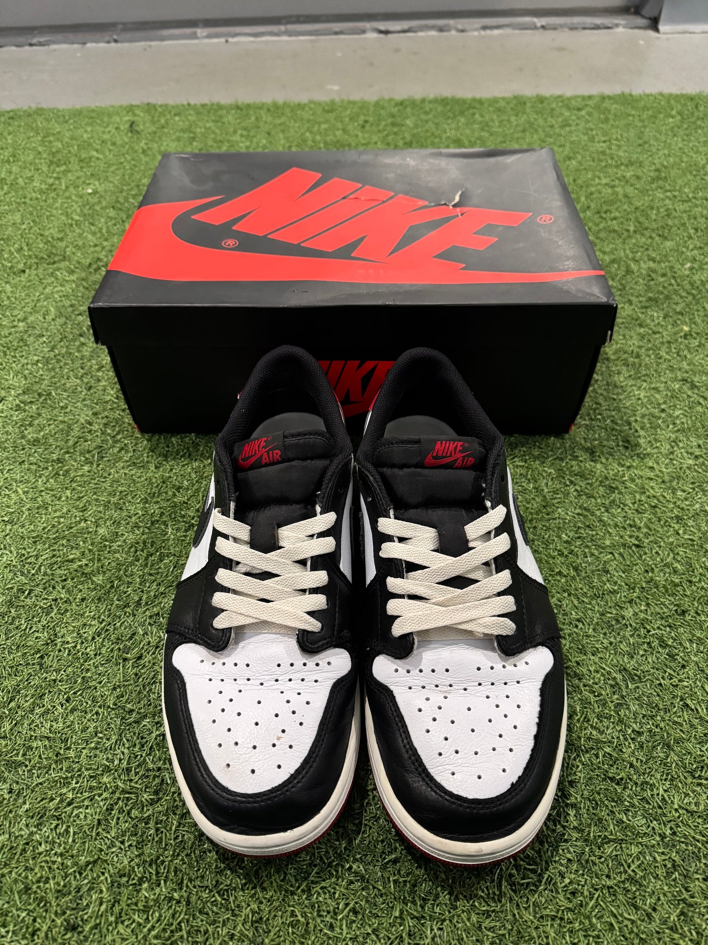 Jordan 1 Low Black Toe (10.5)