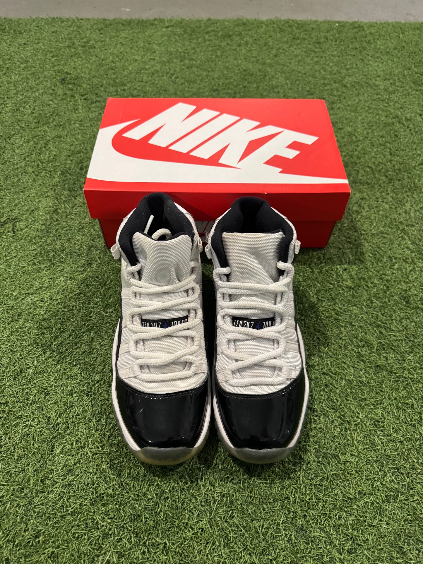 Jordan 11 Concord (6.5Y)