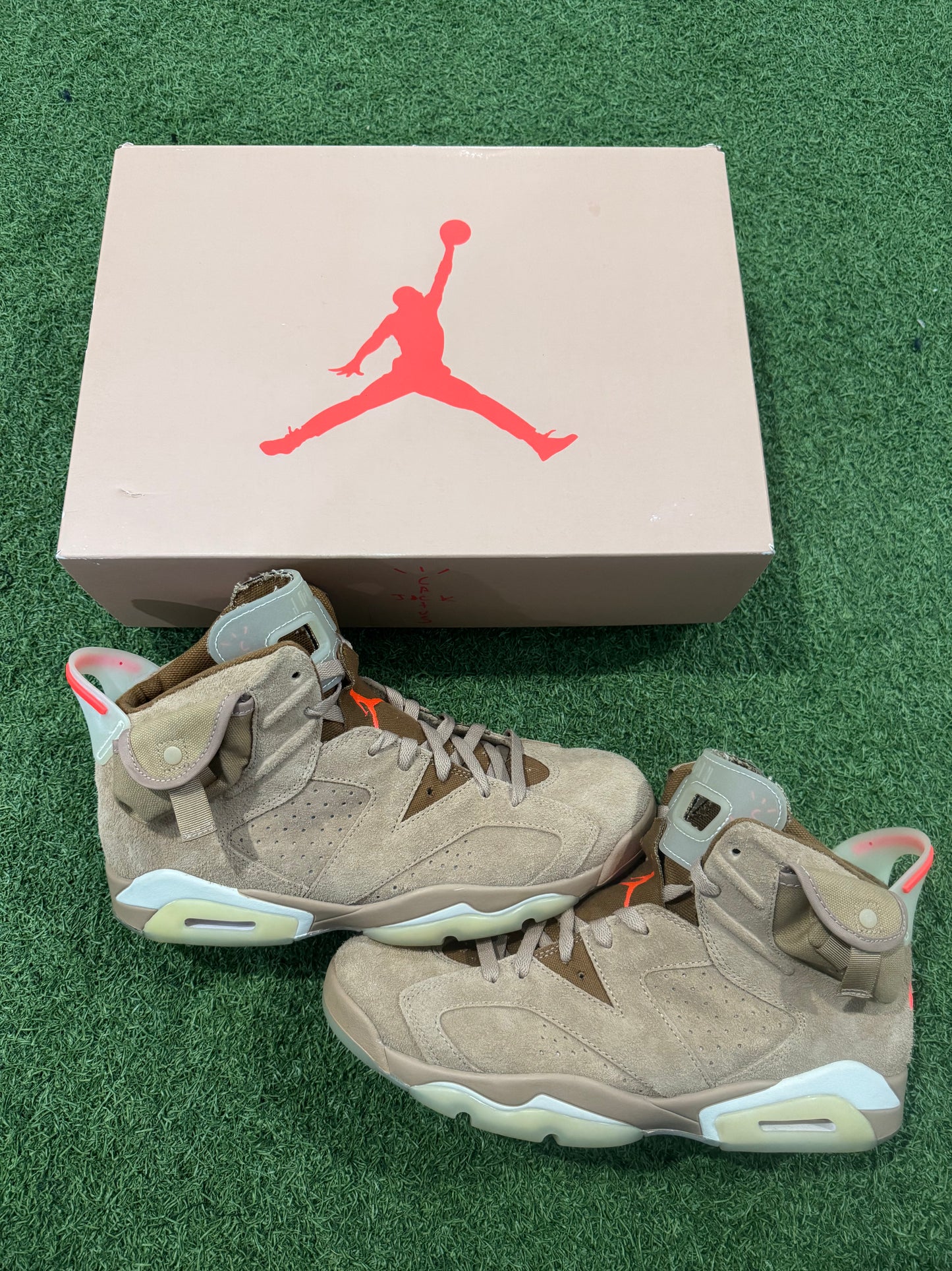 Jordan 6 Travis Scott British Khaki (10.5)