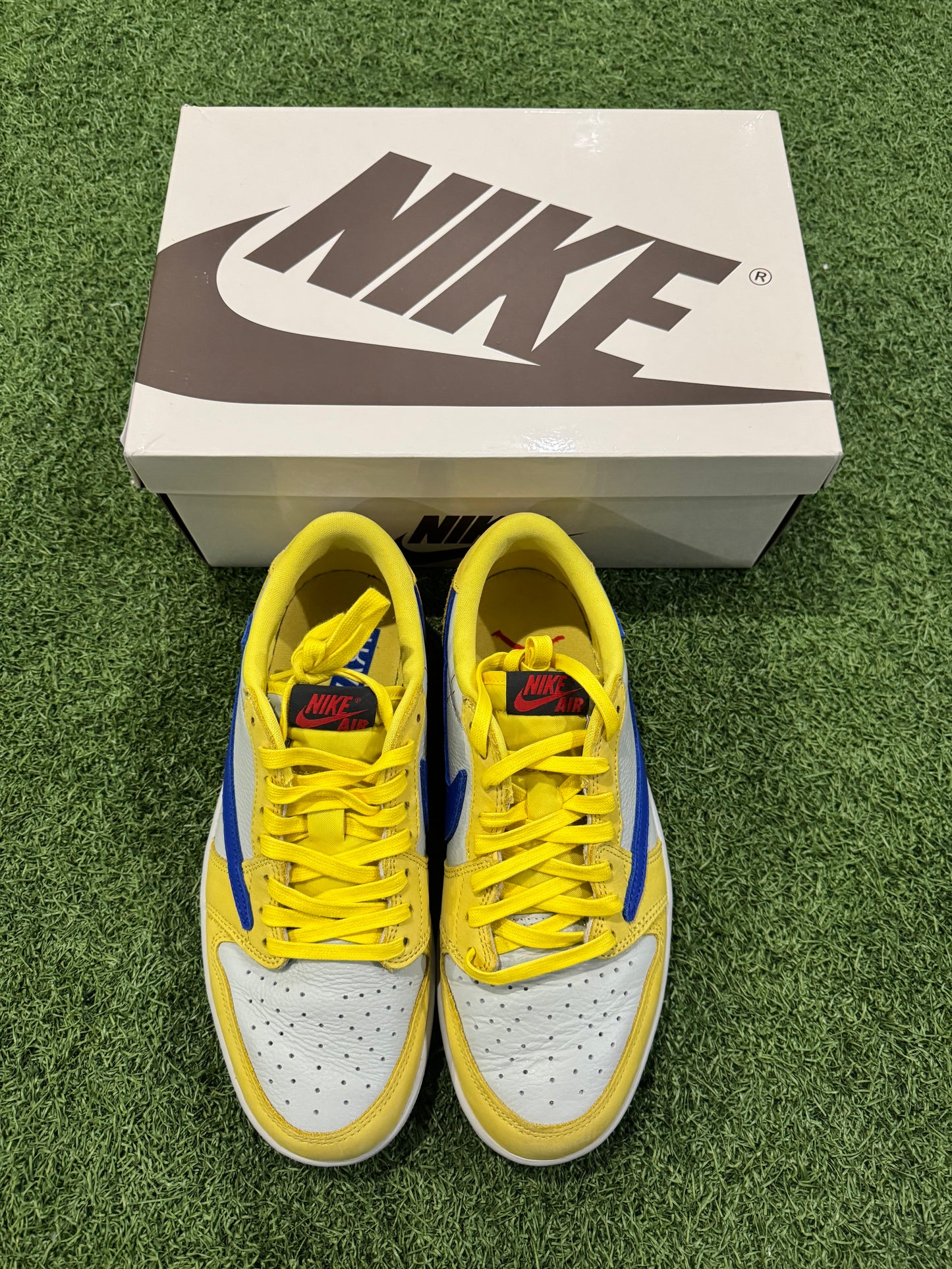 Jordan 1 Low Travis Scott Canary (9W/7.5M)