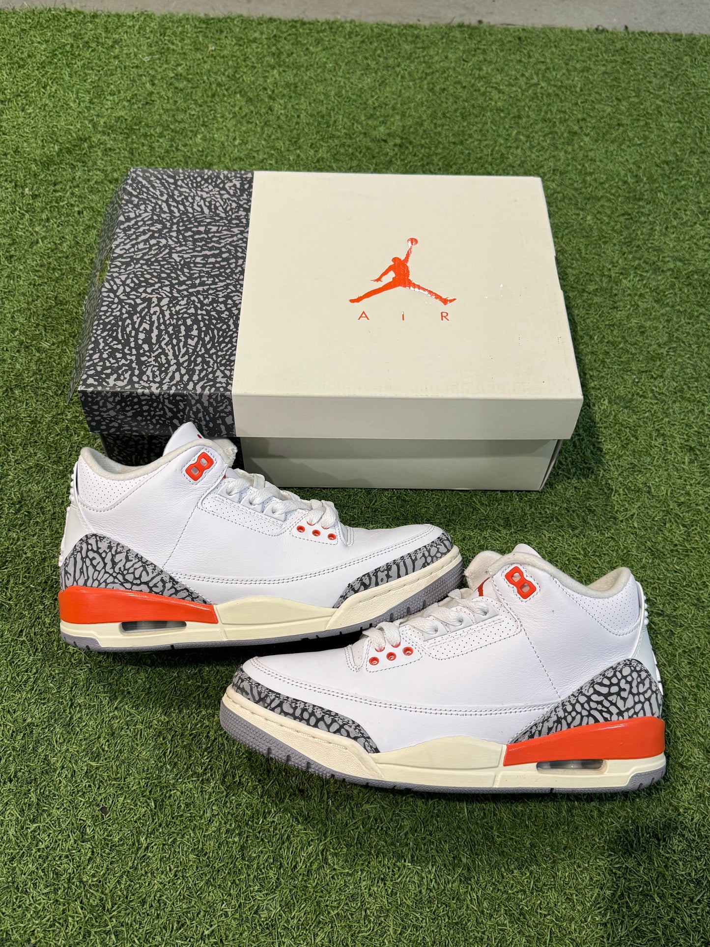 Jordan 3 Georgia Peach (8.5W)