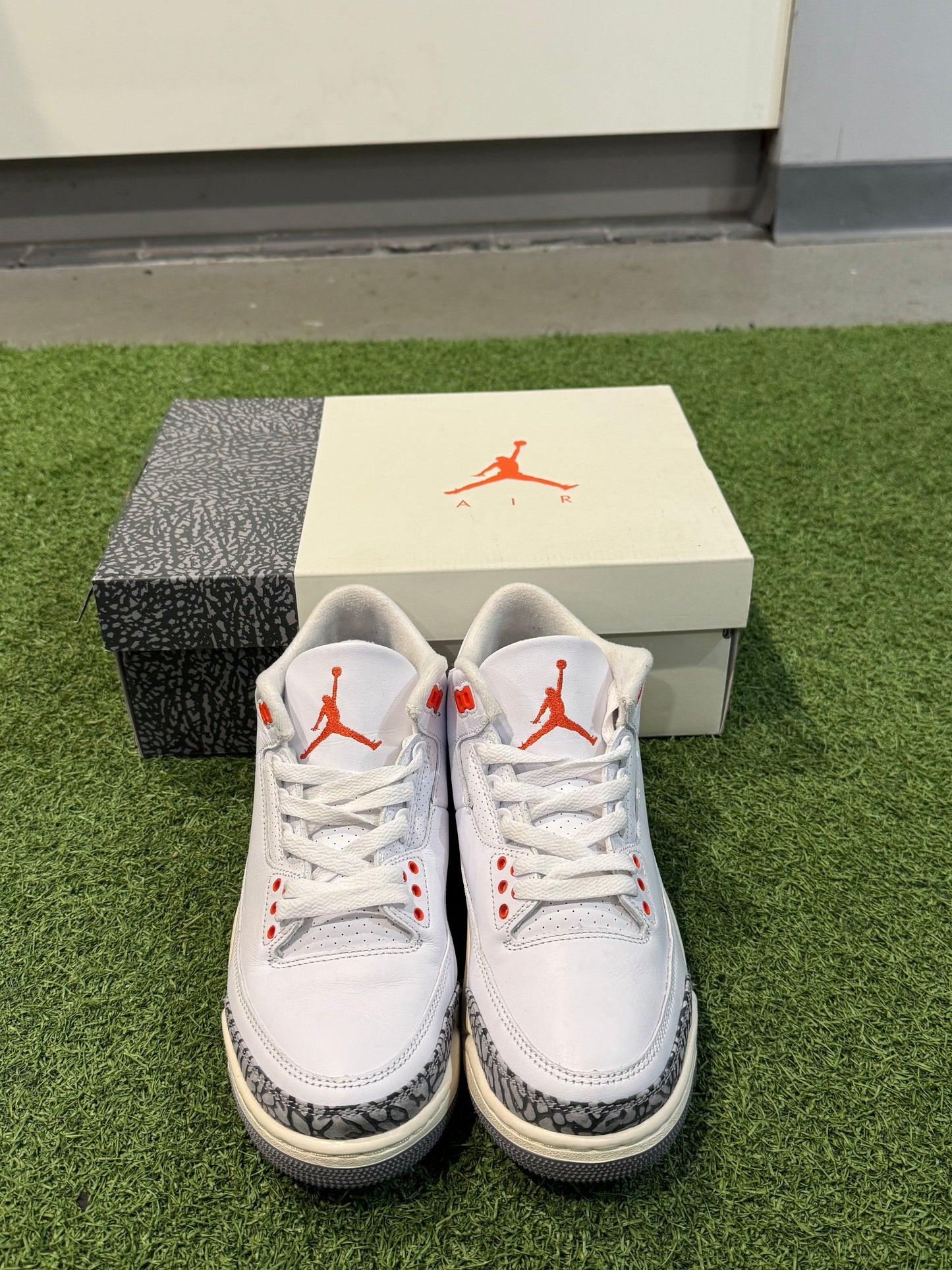 Jordan 3 Georgia Peach (8.5W)