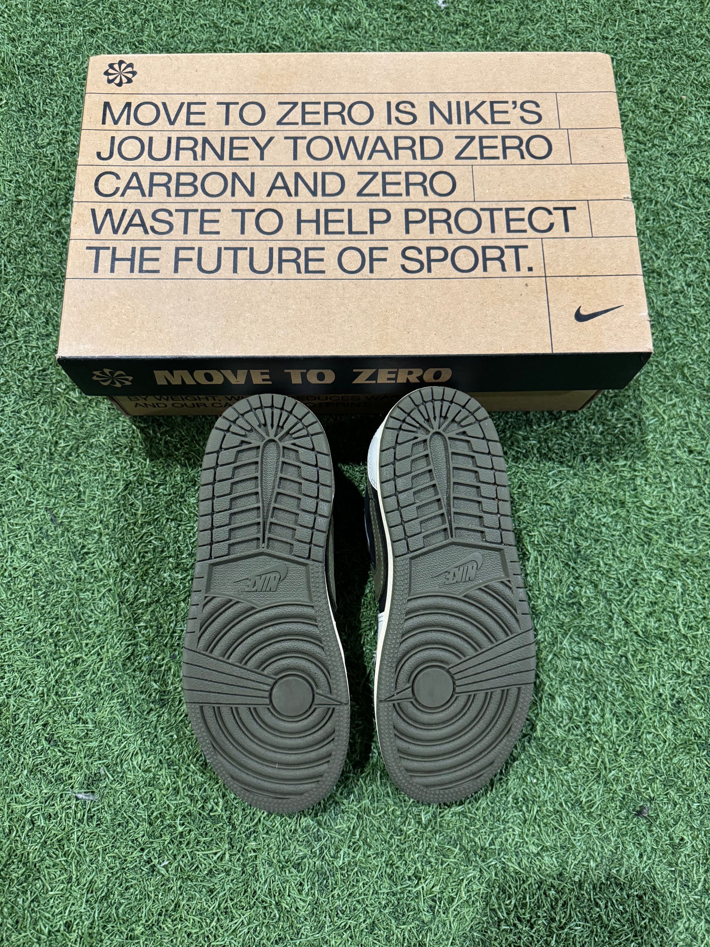 Jordan 1 Low Travis Scott Olive (1Y)