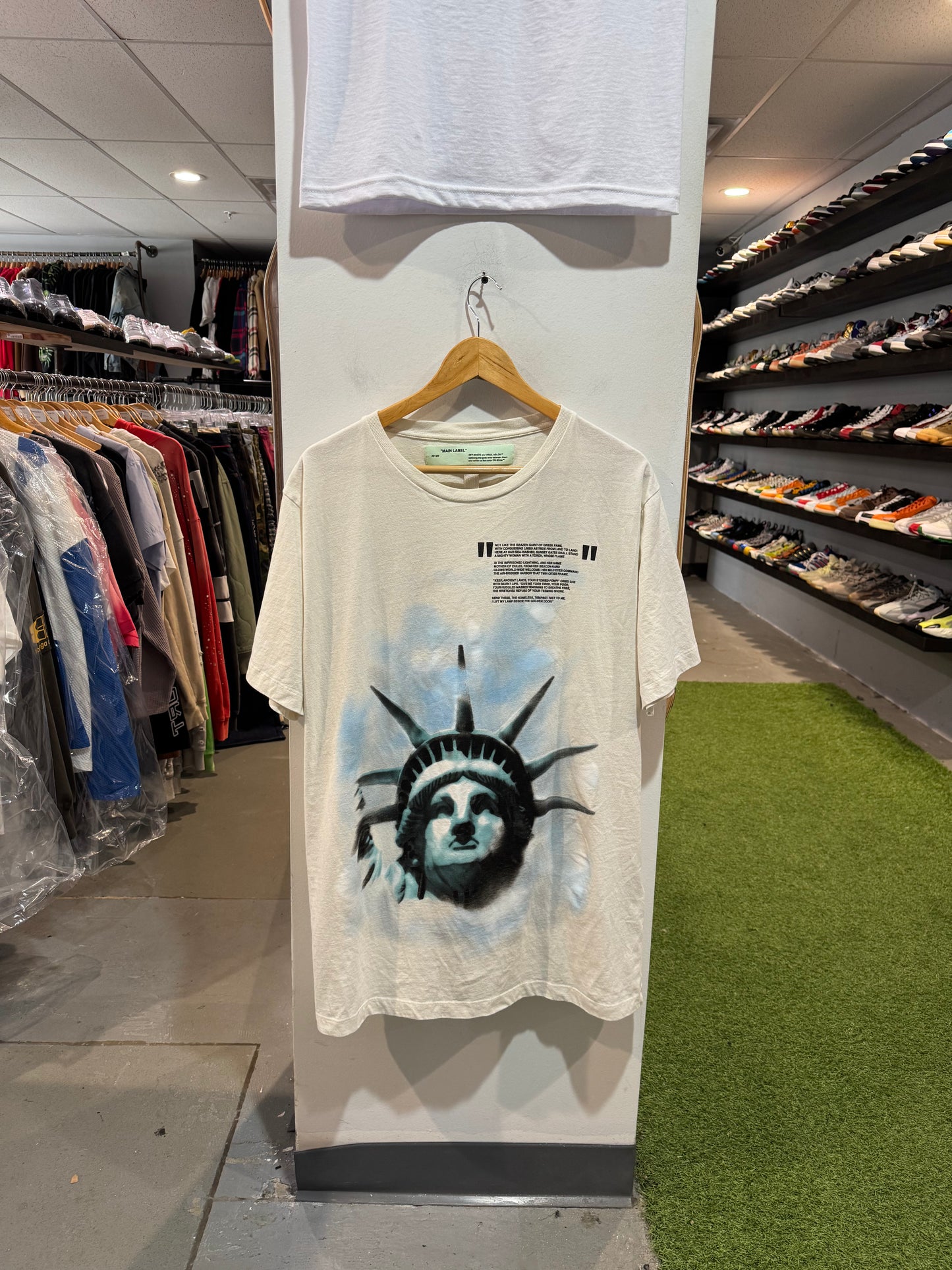 Off-White Statue Of Liberty Tee (XL)