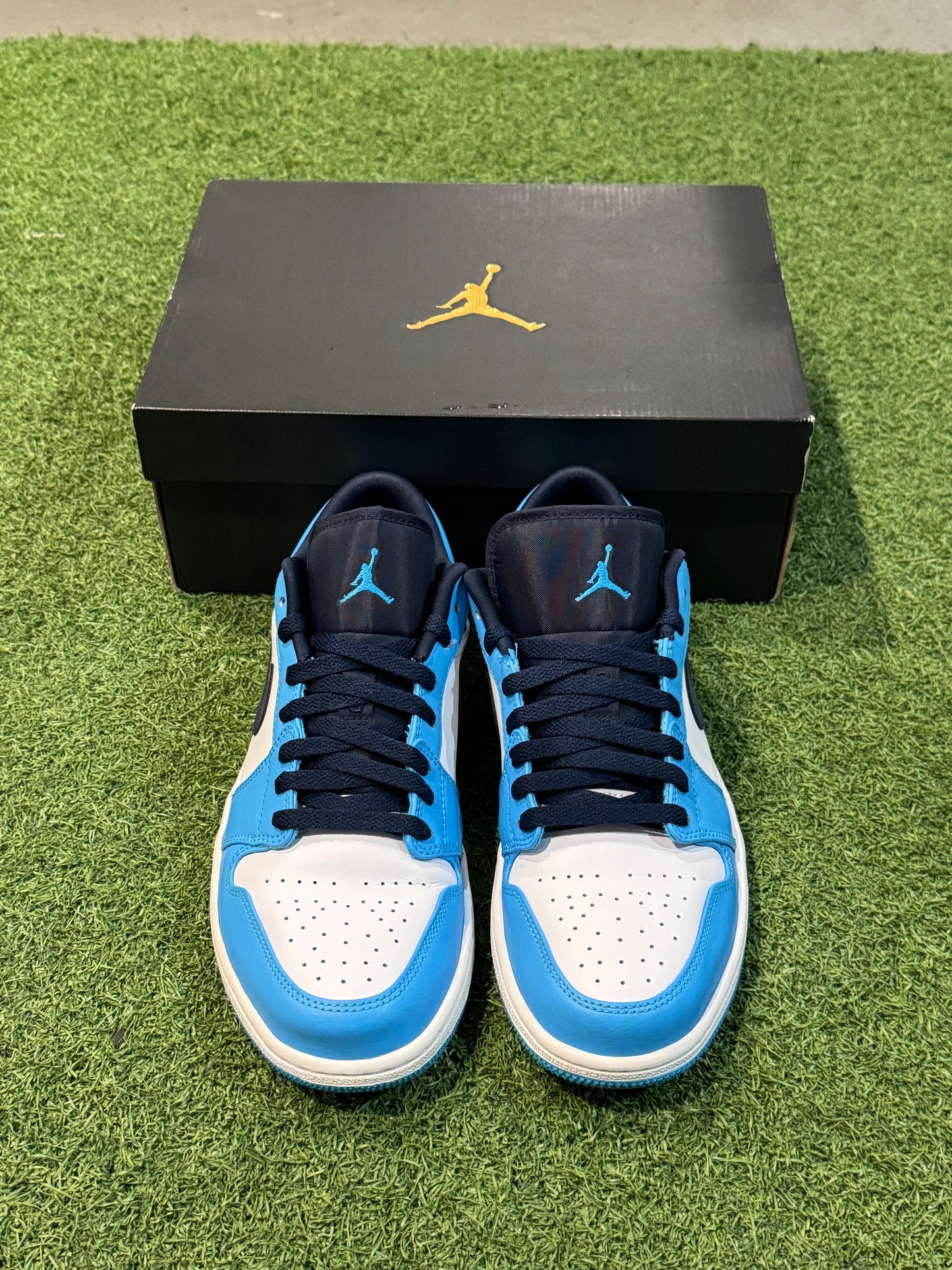 Jordan 1 Low UNC (9.5)