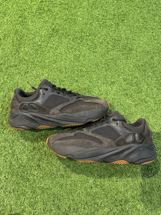Yeezy 700 Utility Black (11)