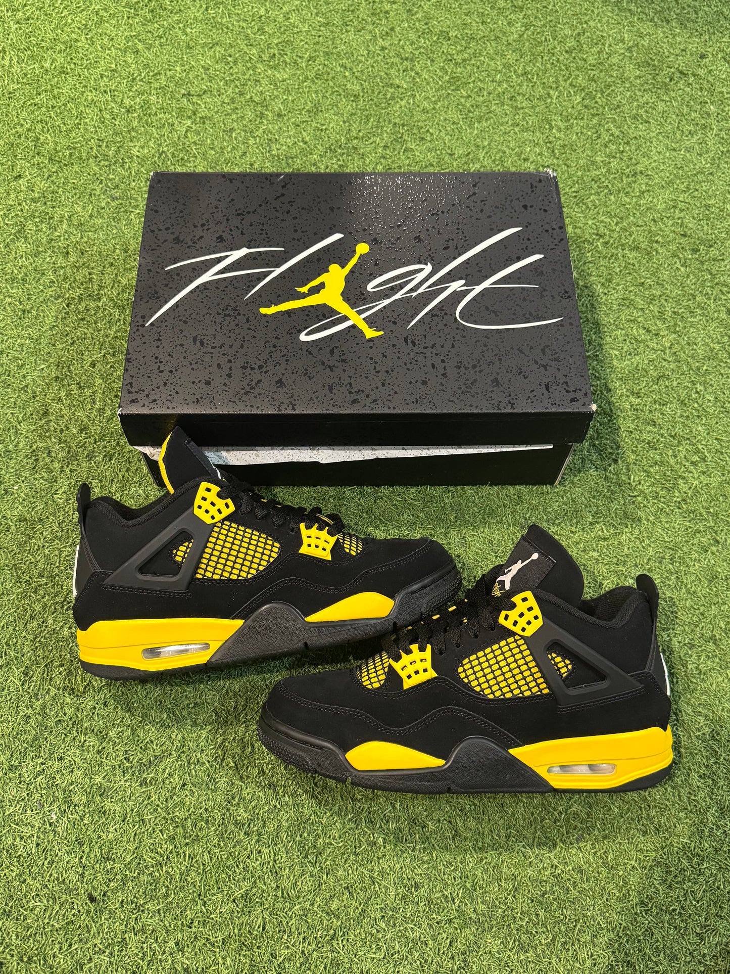 Jordan 4 Thunder (8)