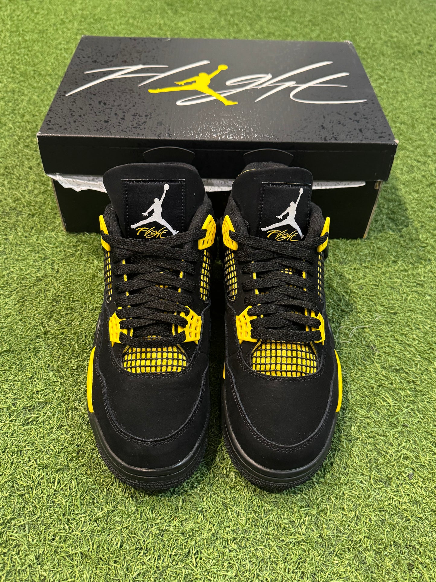 Jordan 4 Thunder (8)