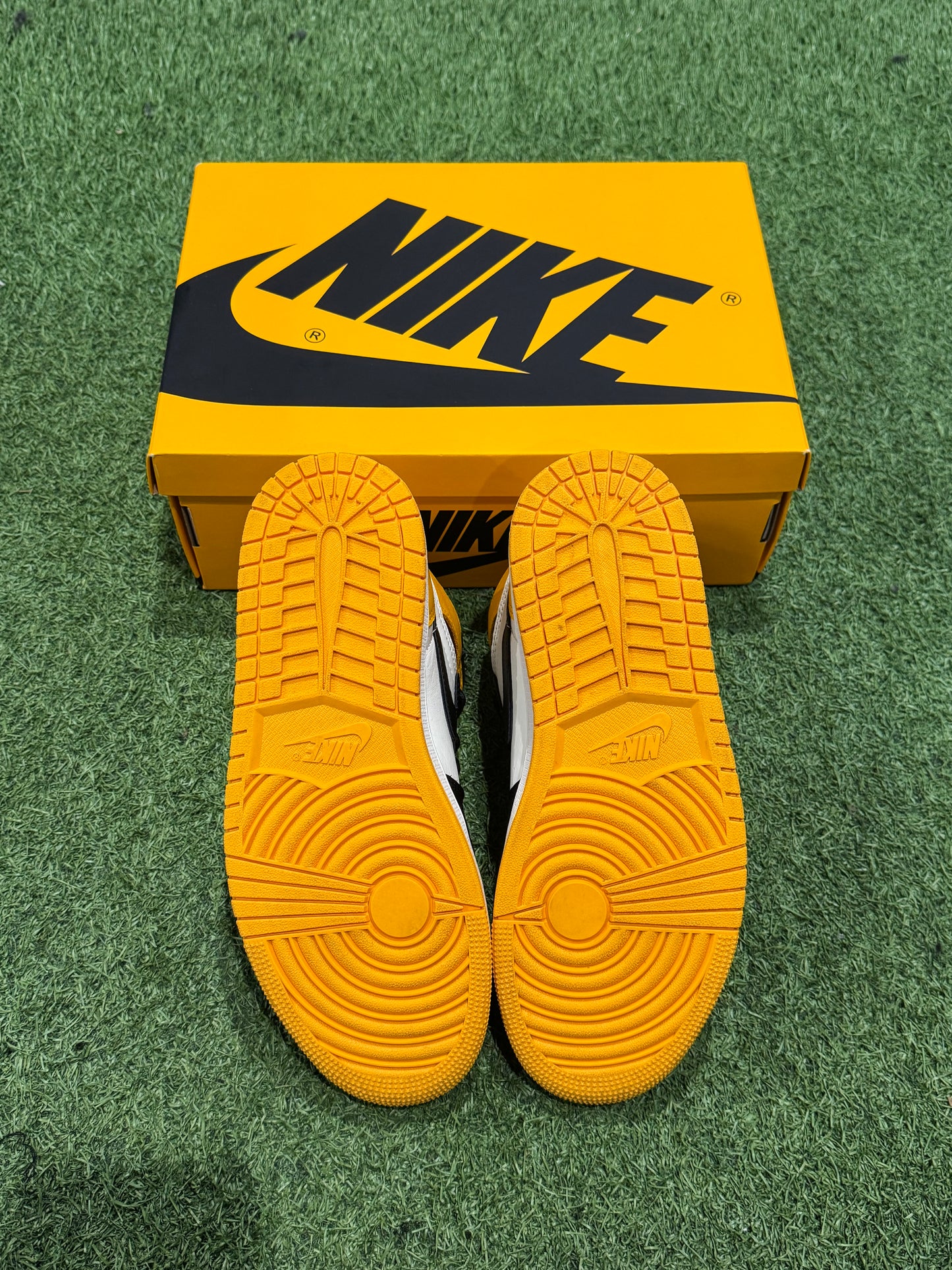 Jordan 1 Taxi (8)