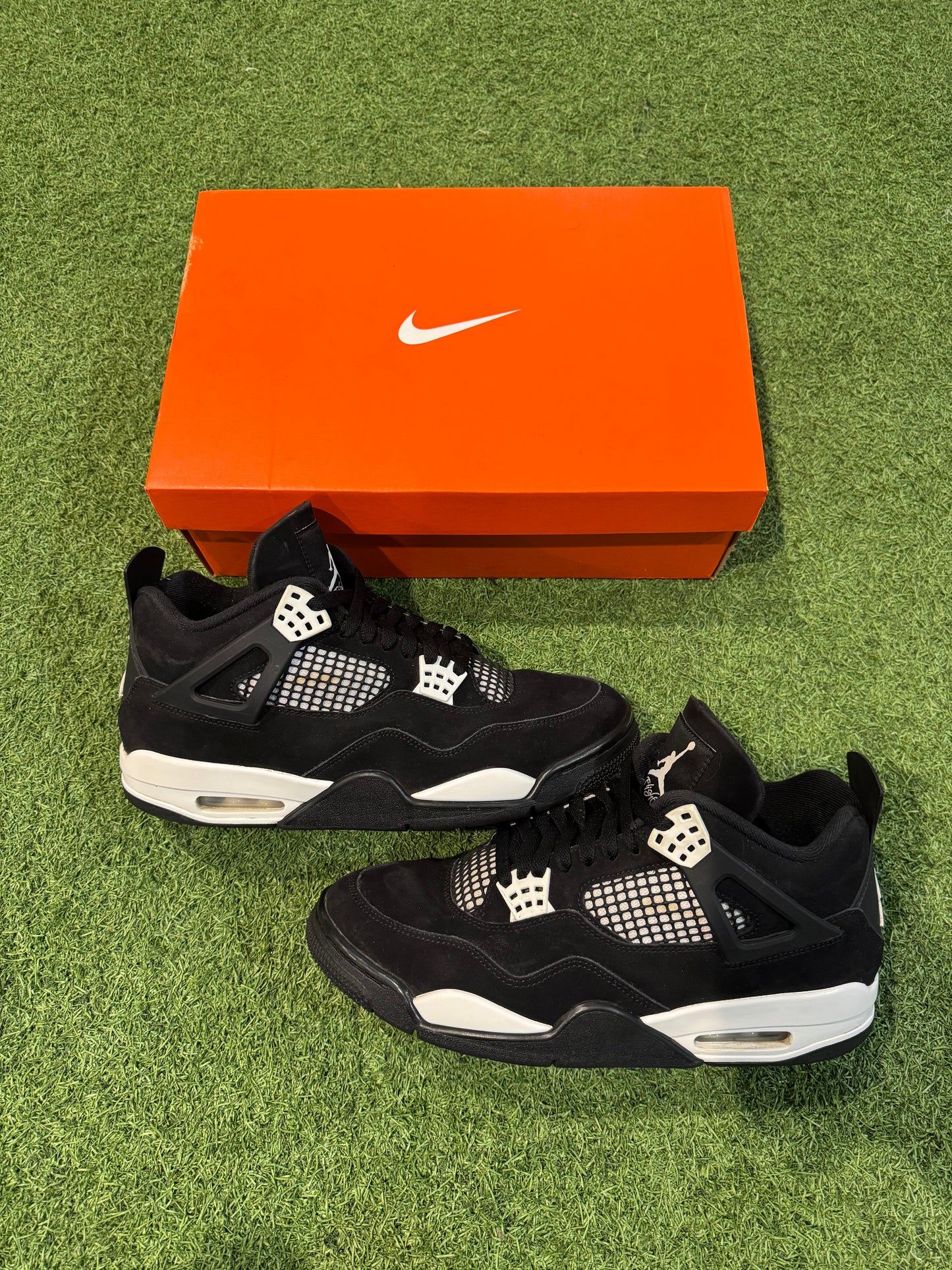 Jordan 4 White Thunder (11)