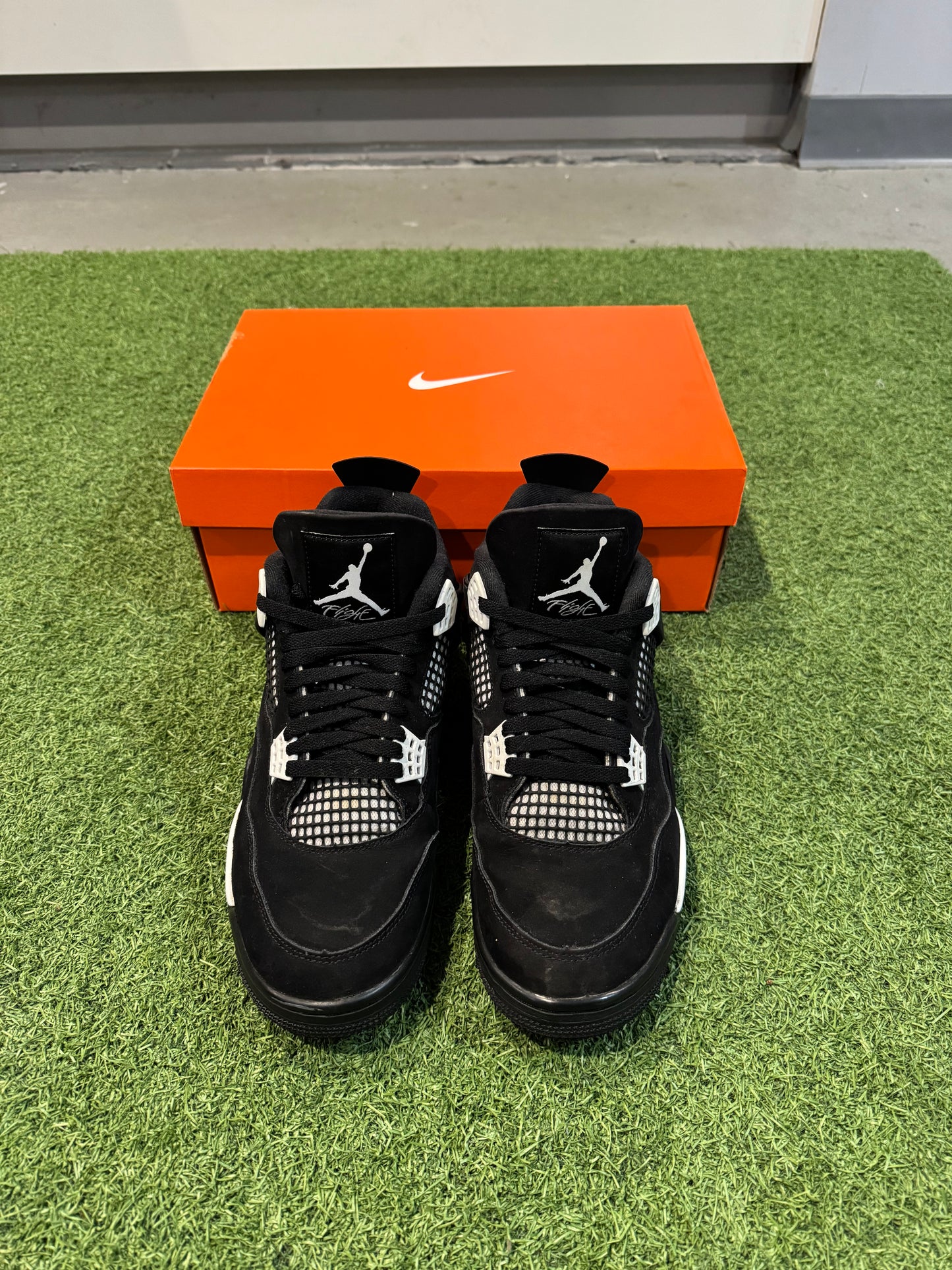 Jordan 4 White Thunder (11)