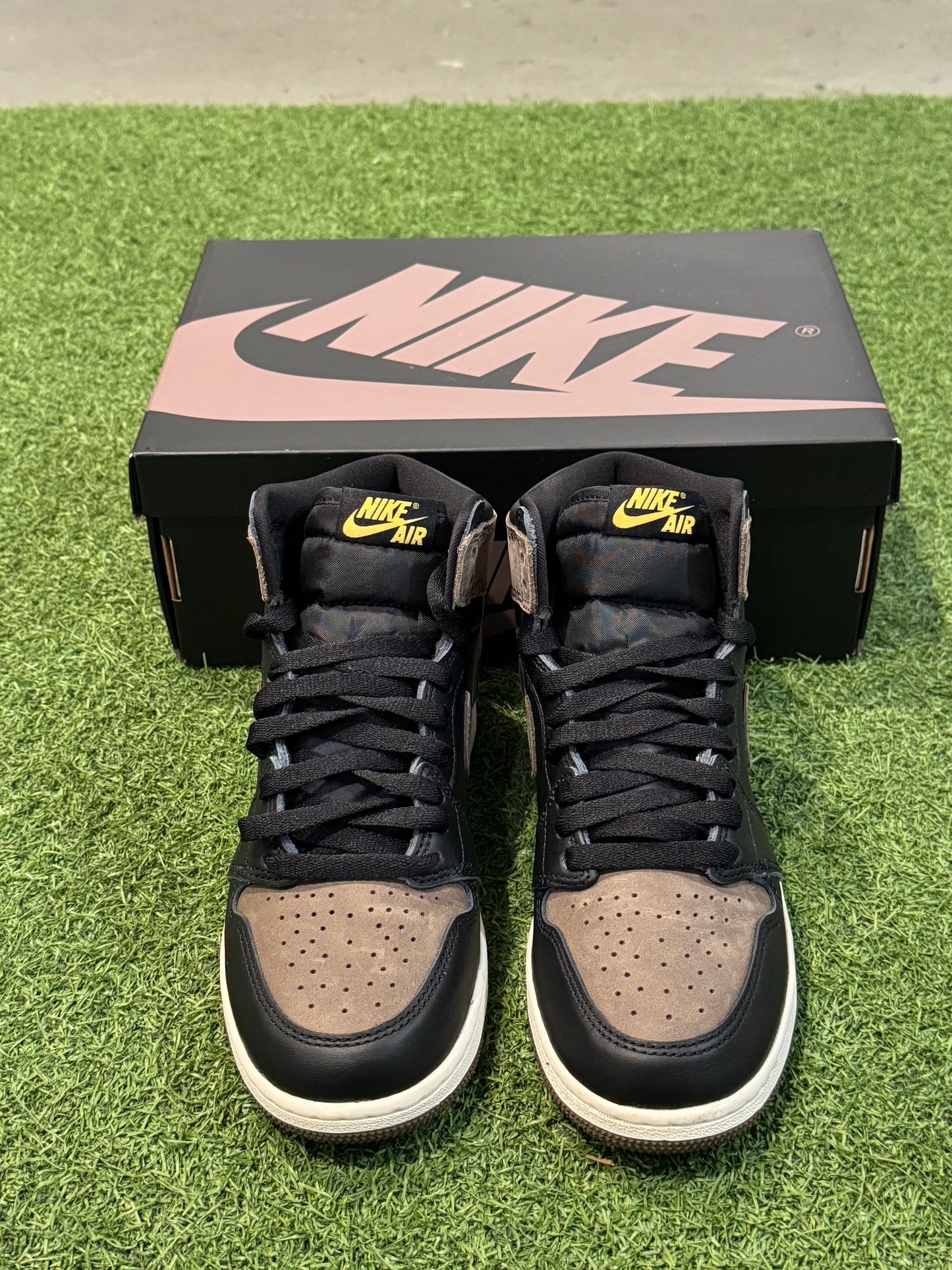 Jordan 1 Palomino (5.5Y)