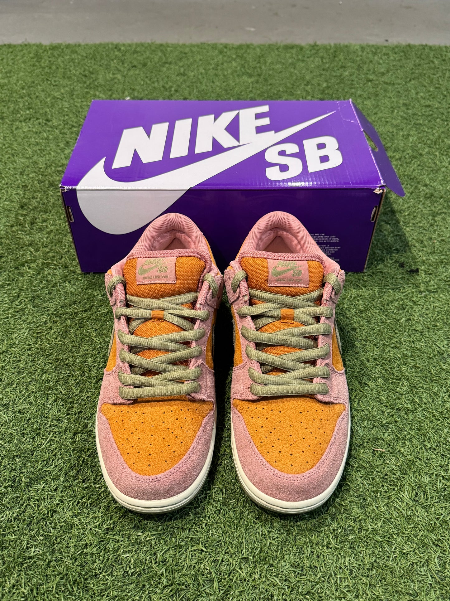 Dunk Low SB Red Stardust (8.5)