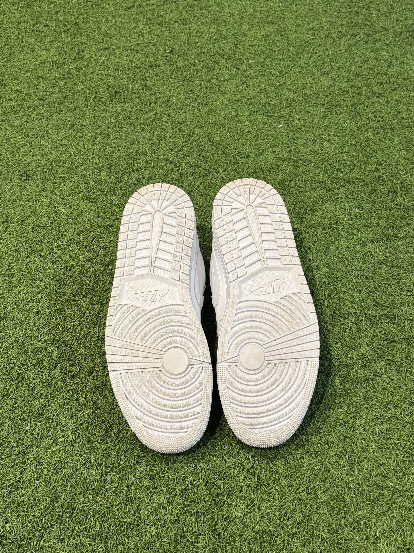 Jordan 1 Low Triple White (10.5)