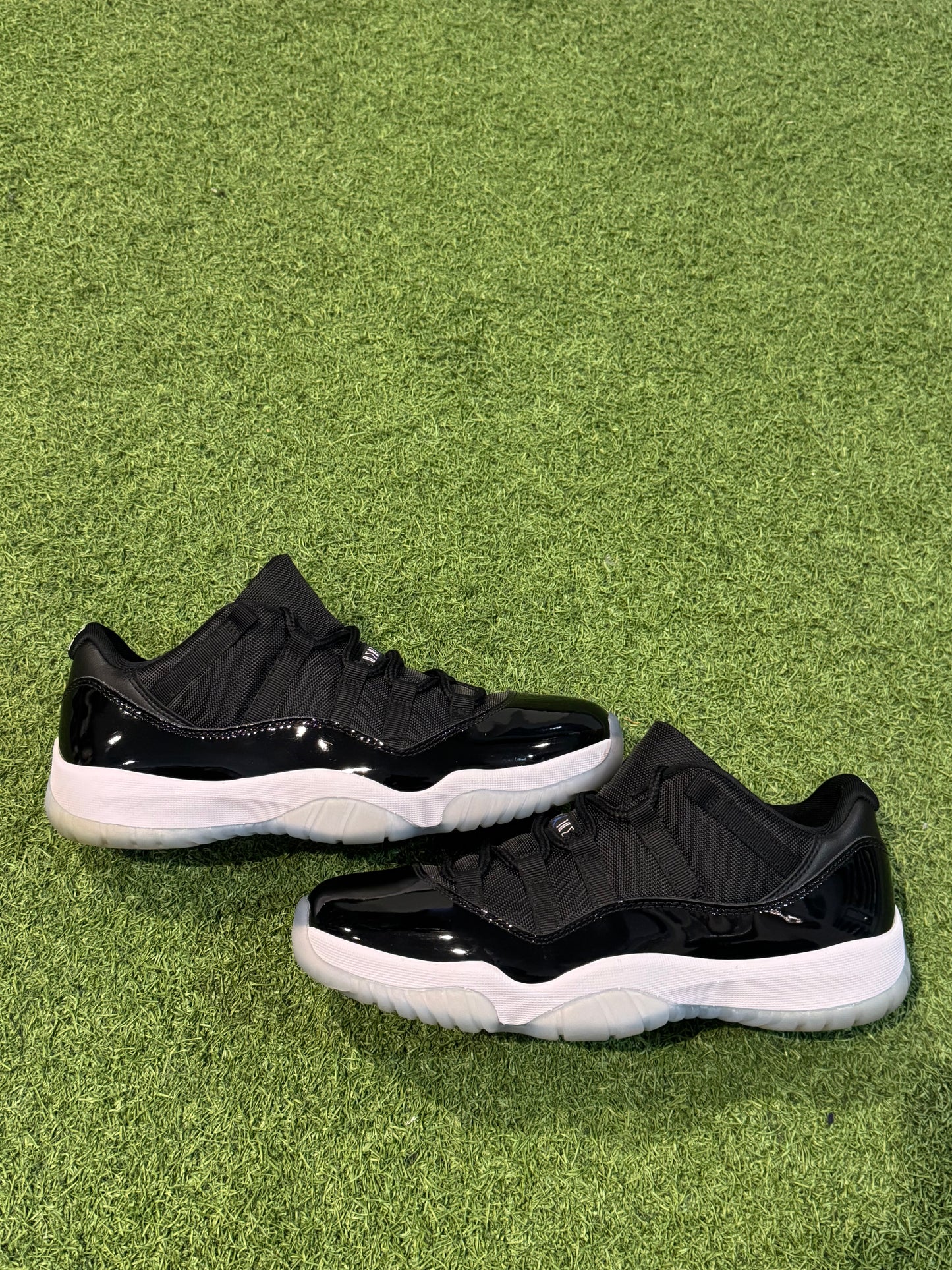 Jordan 11 Low Space Jam (9.5)