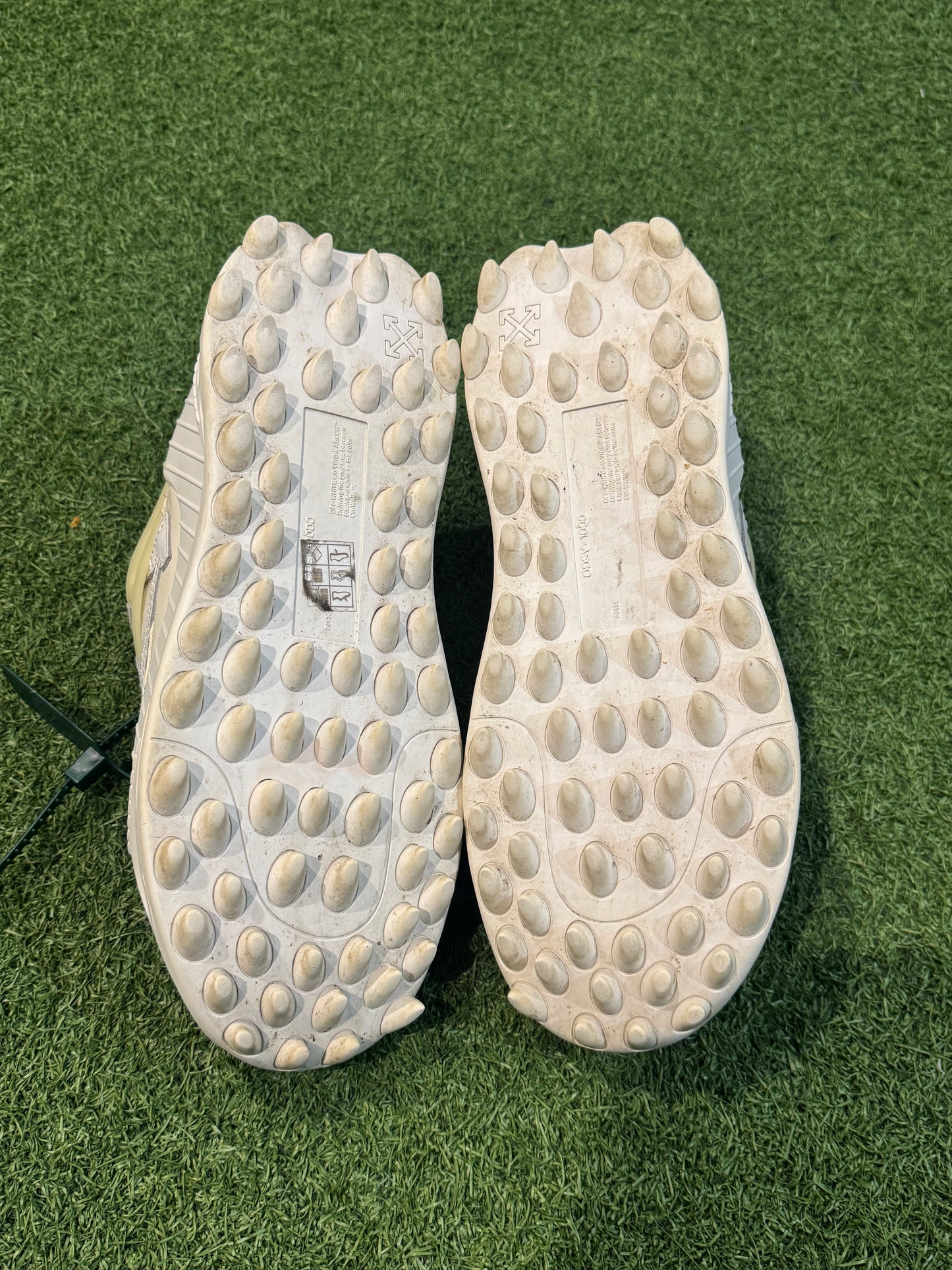 Off-White ODSY 1000 (40EU)