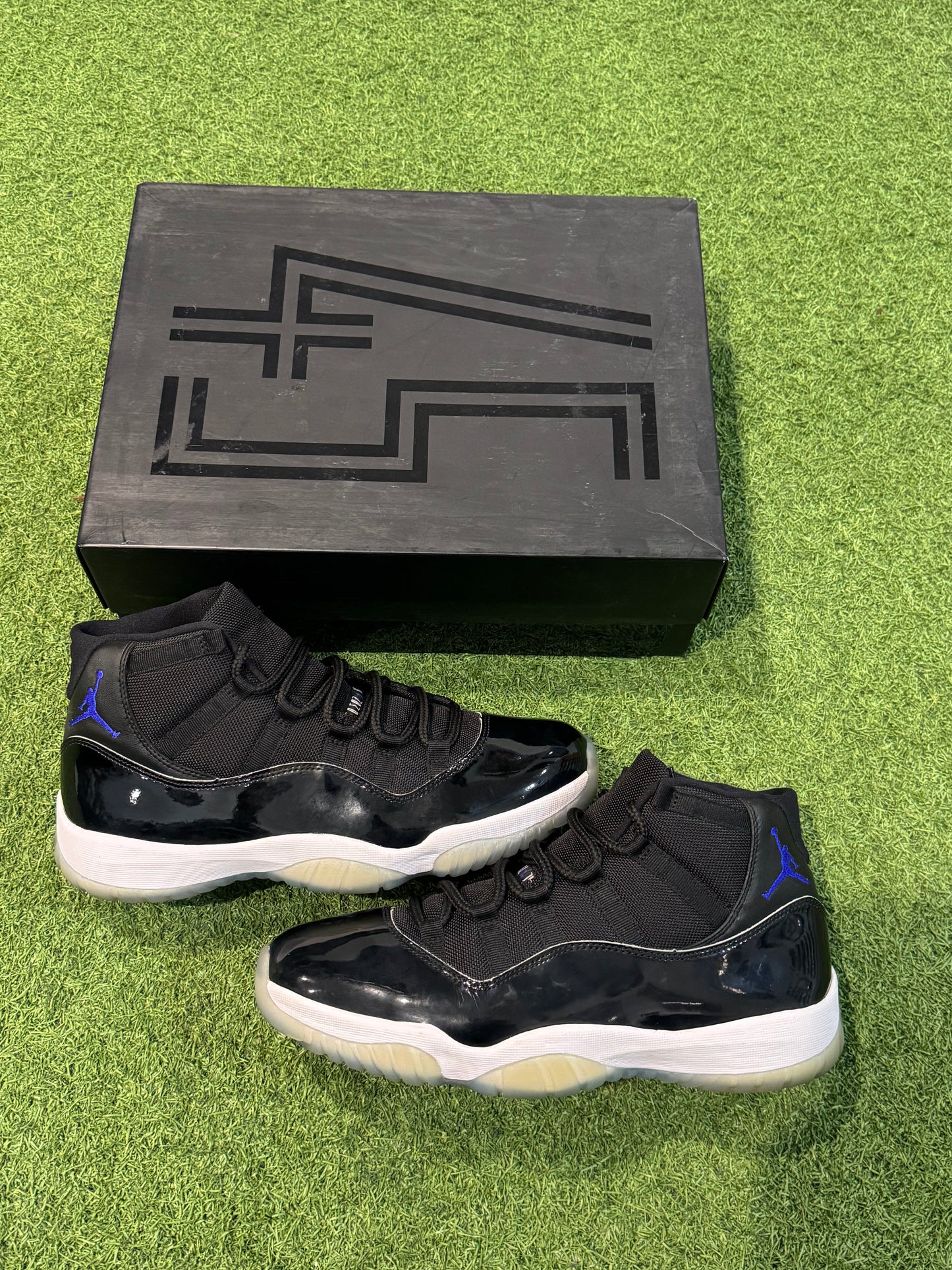 Jordan 11 Space Jam (11)