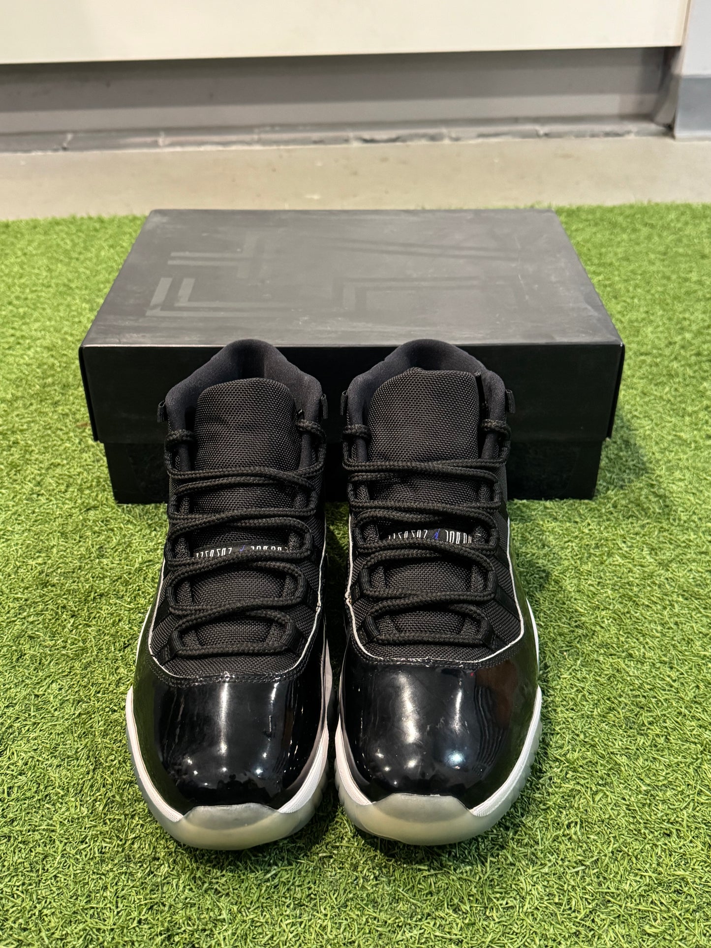 Jordan 11 Space Jam (11)
