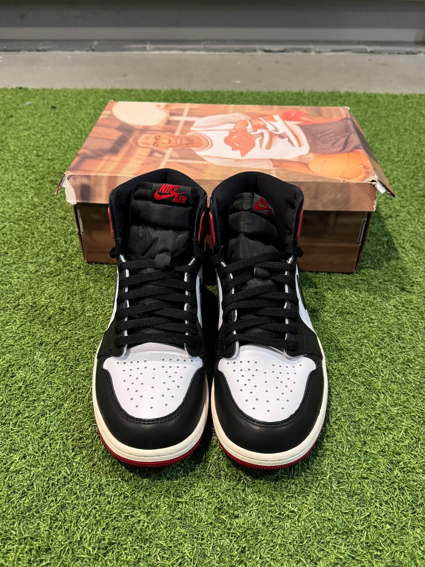 Jordan 1 Black Toe (9.5)