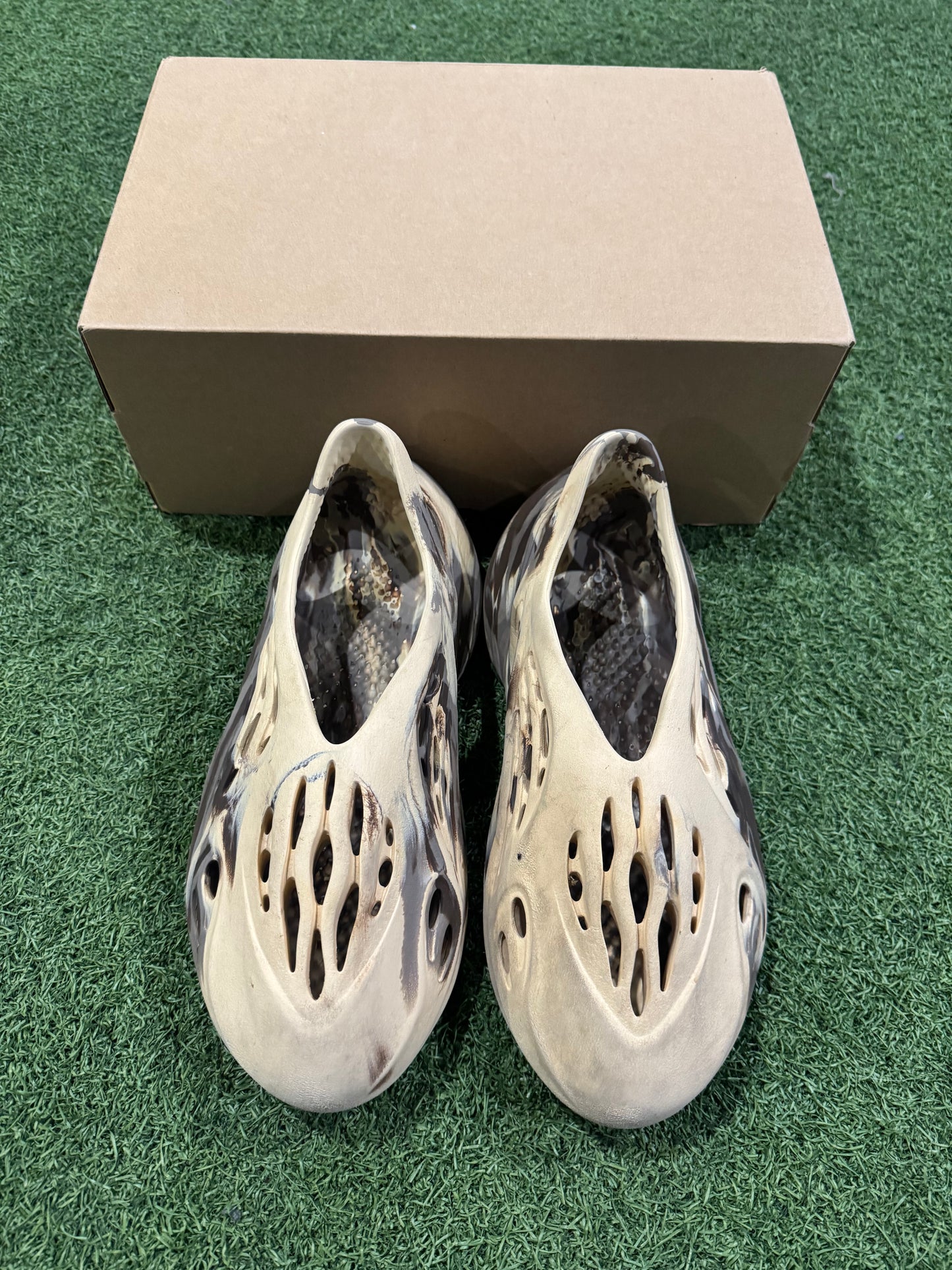 Yeezy Foam RNNR MX Cream Clay (10)