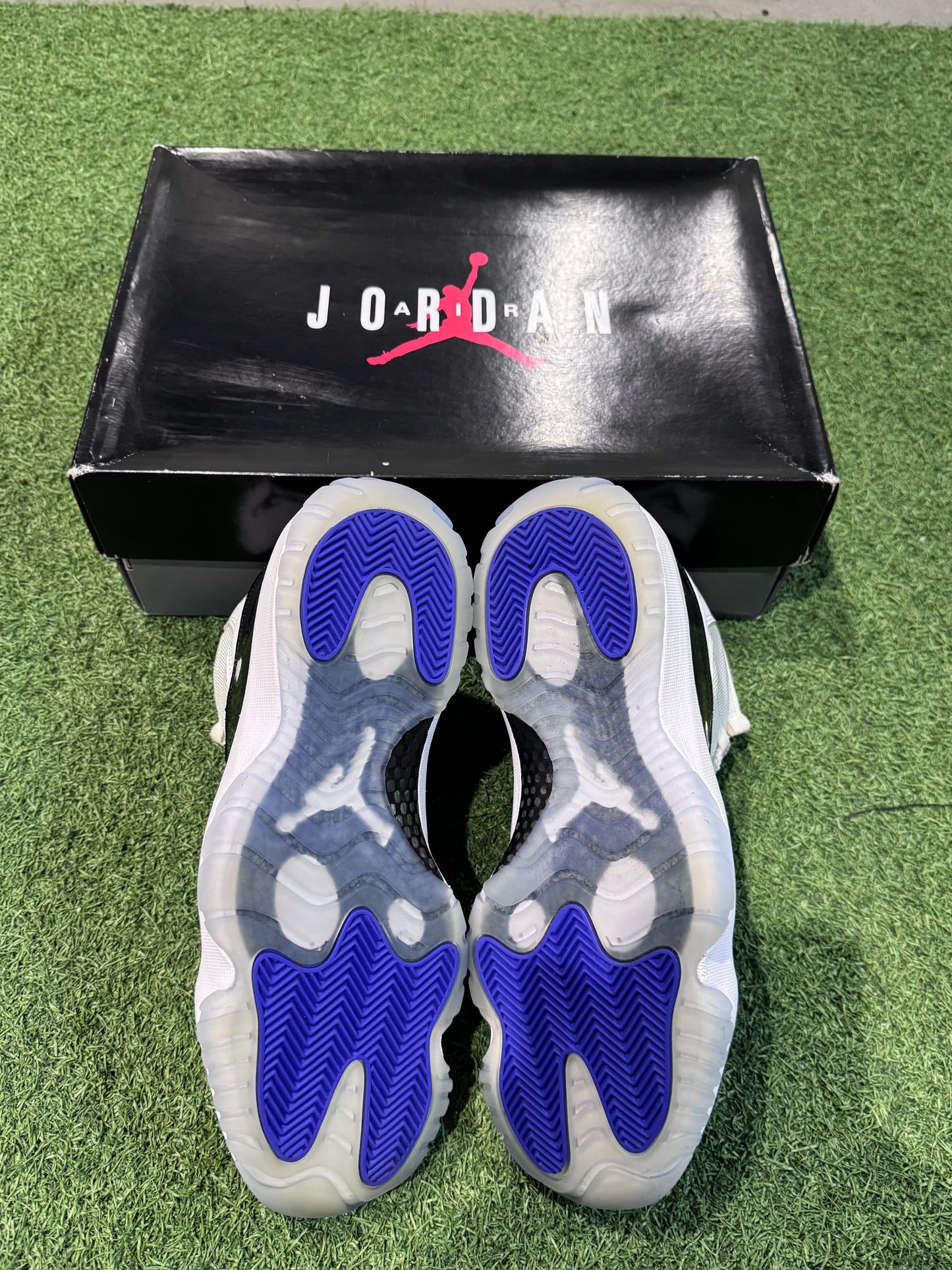 Jordan 11 Concord (10)