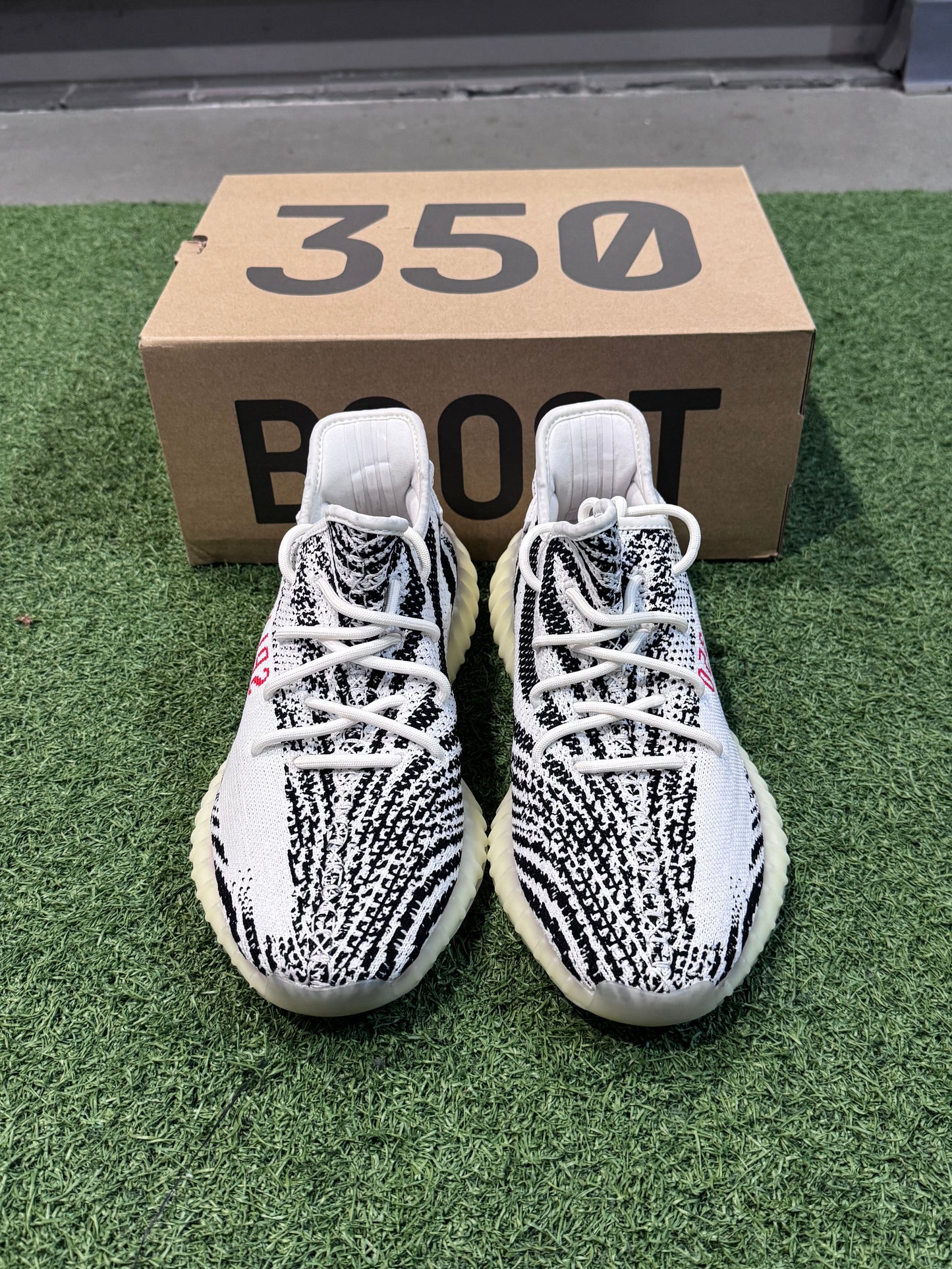 Yeezy 350 Zebra (10.5)