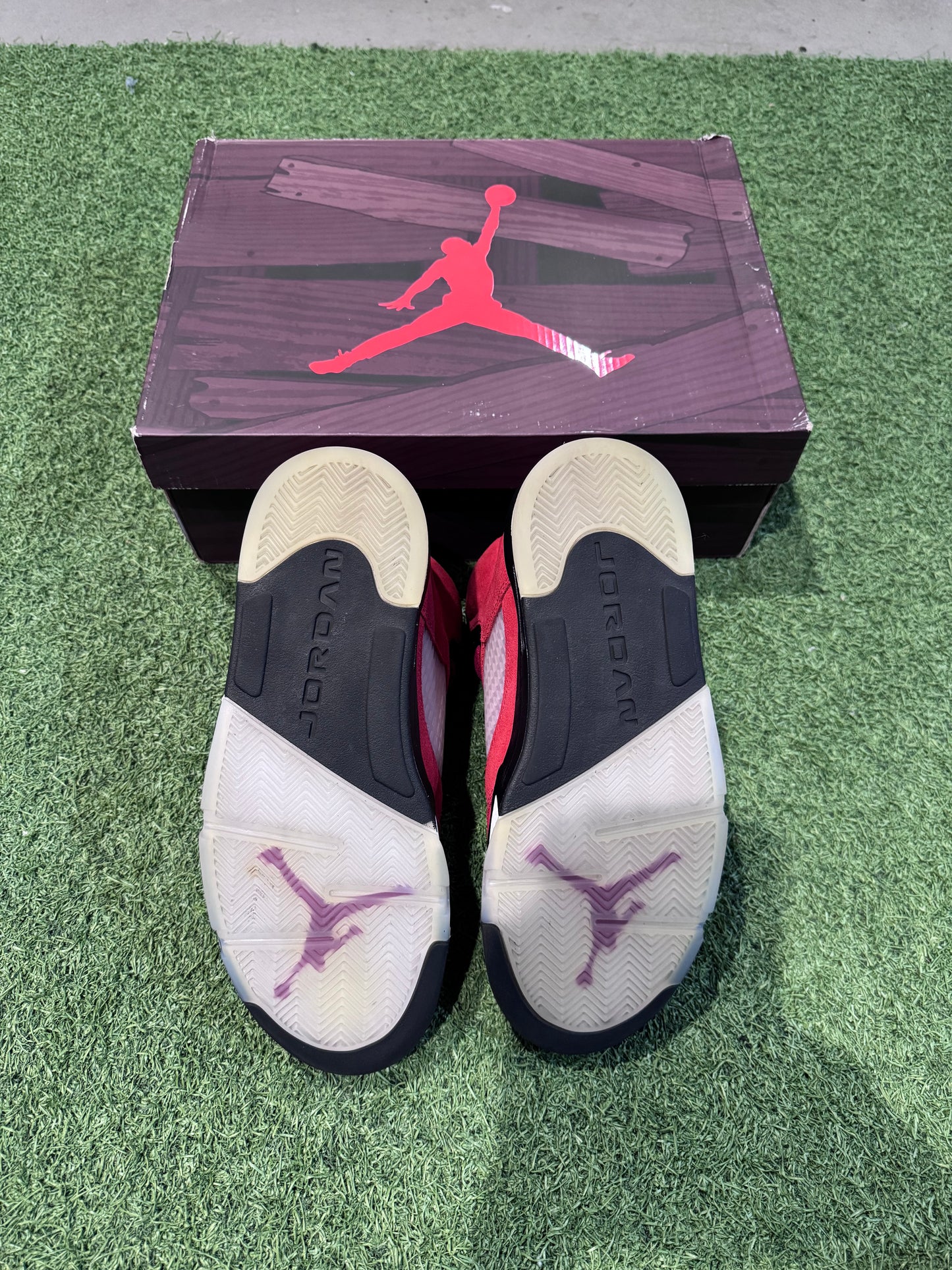 Jordan 5 Raging Bull (9)