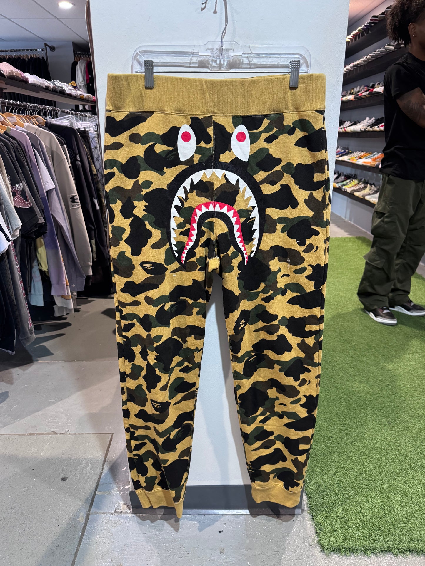 Bape 1st Camo Shark Sweatpants (XXL)