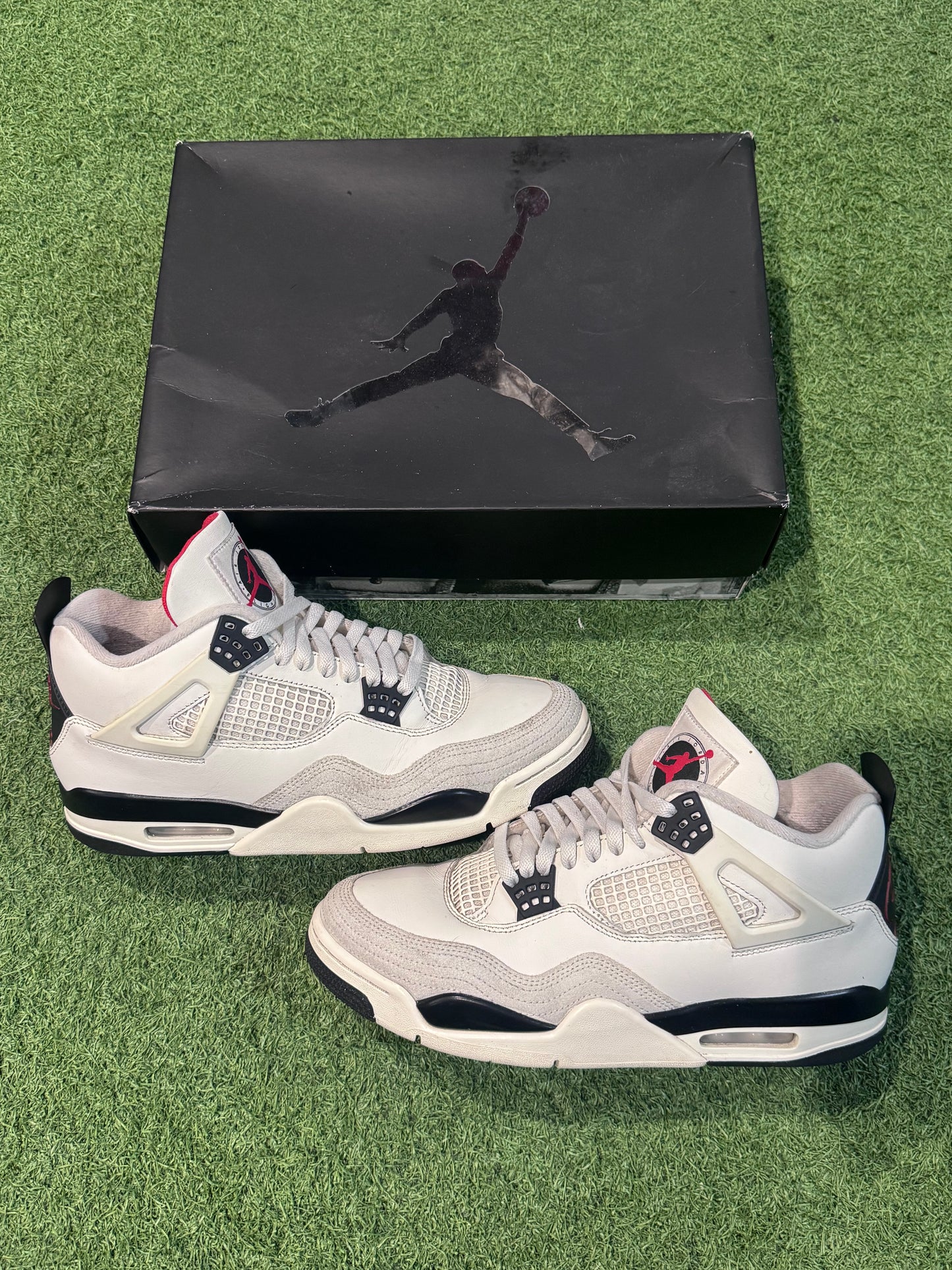 Jordan 4 Flight Club (11)