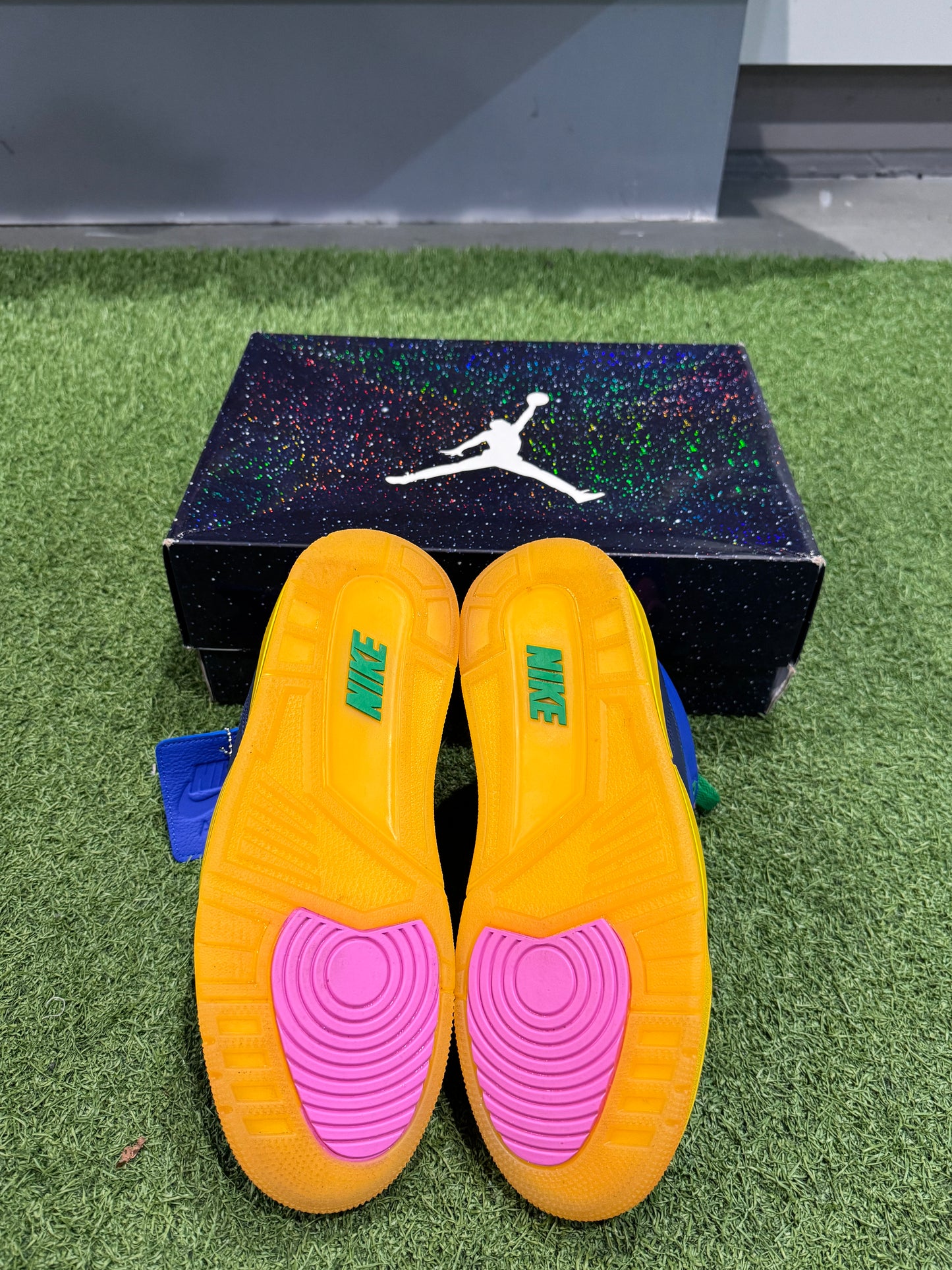 Jordan 3 Retro Brazil (8.5)