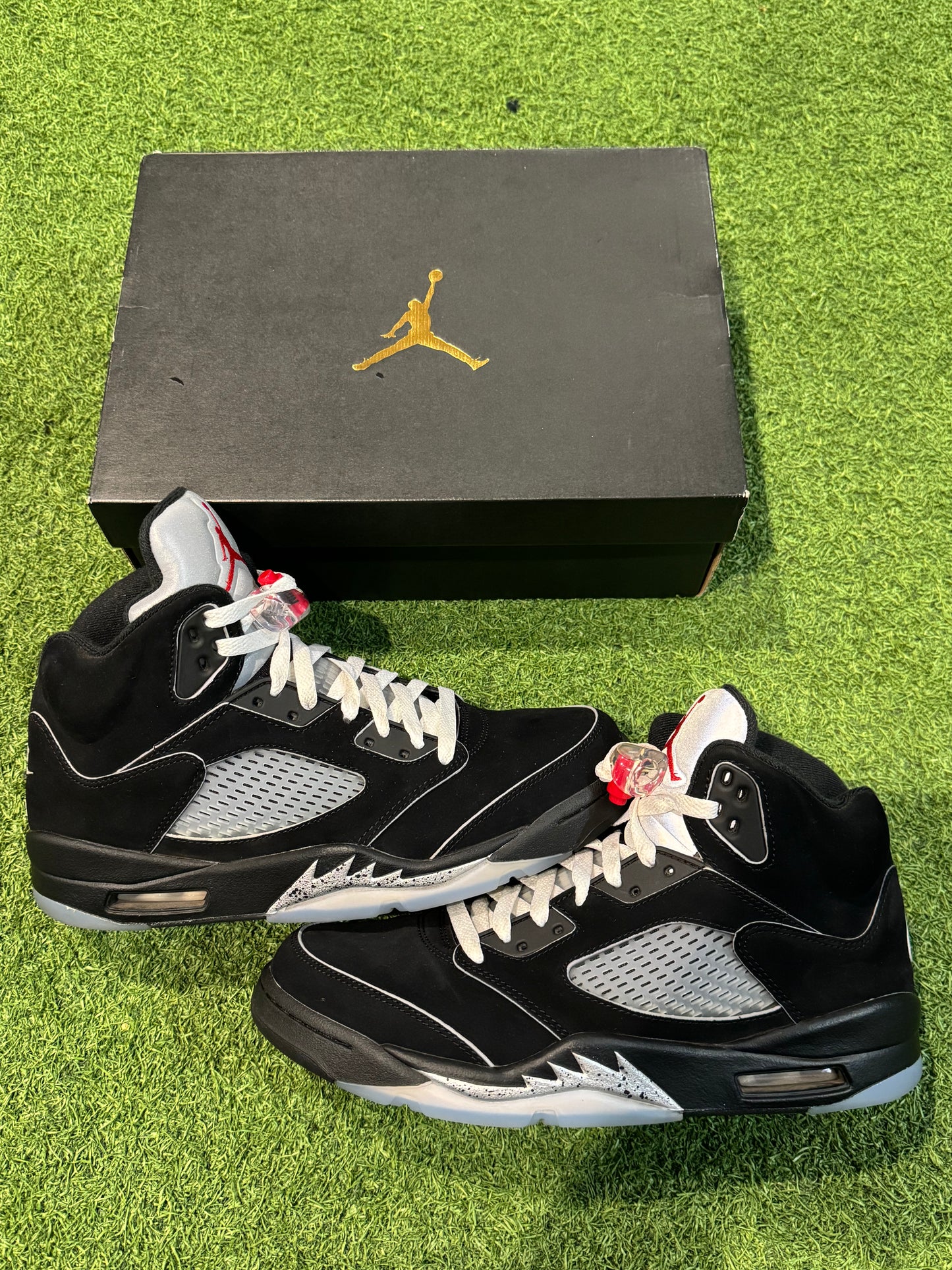 Jordan 5 Black Metallic Reimagined (10)