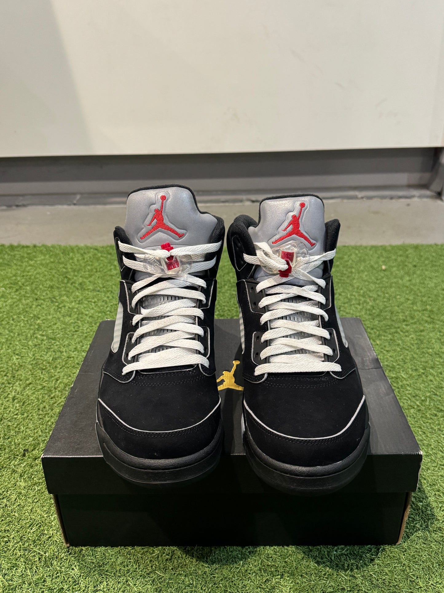 Jordan 5 Black Metallic Reimagined (10)