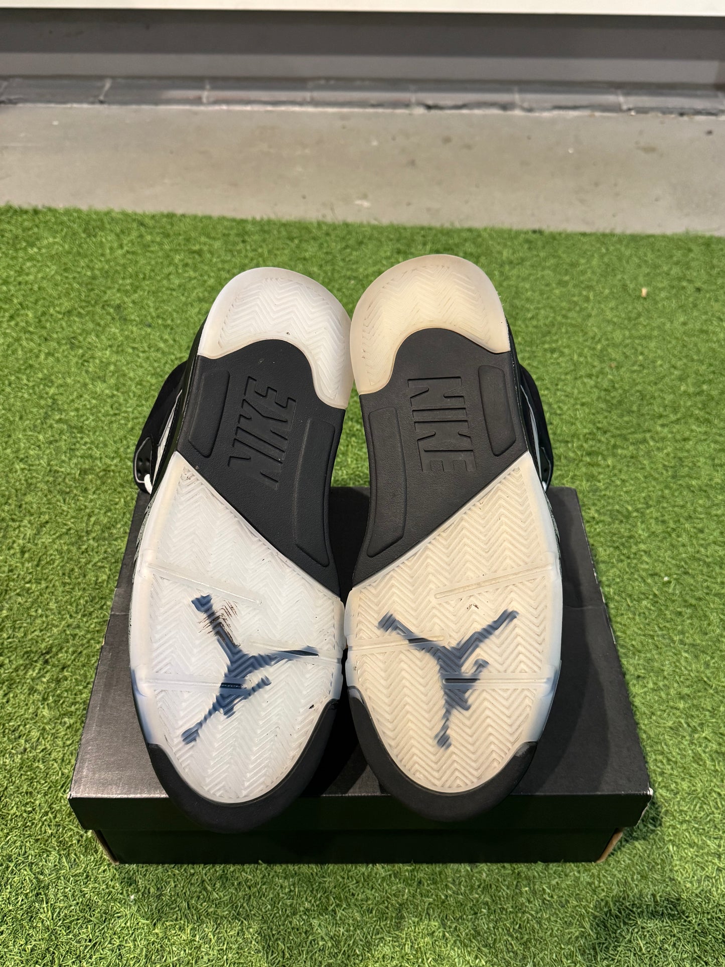 Jordan 5 Black Metallic Reimagined (10)