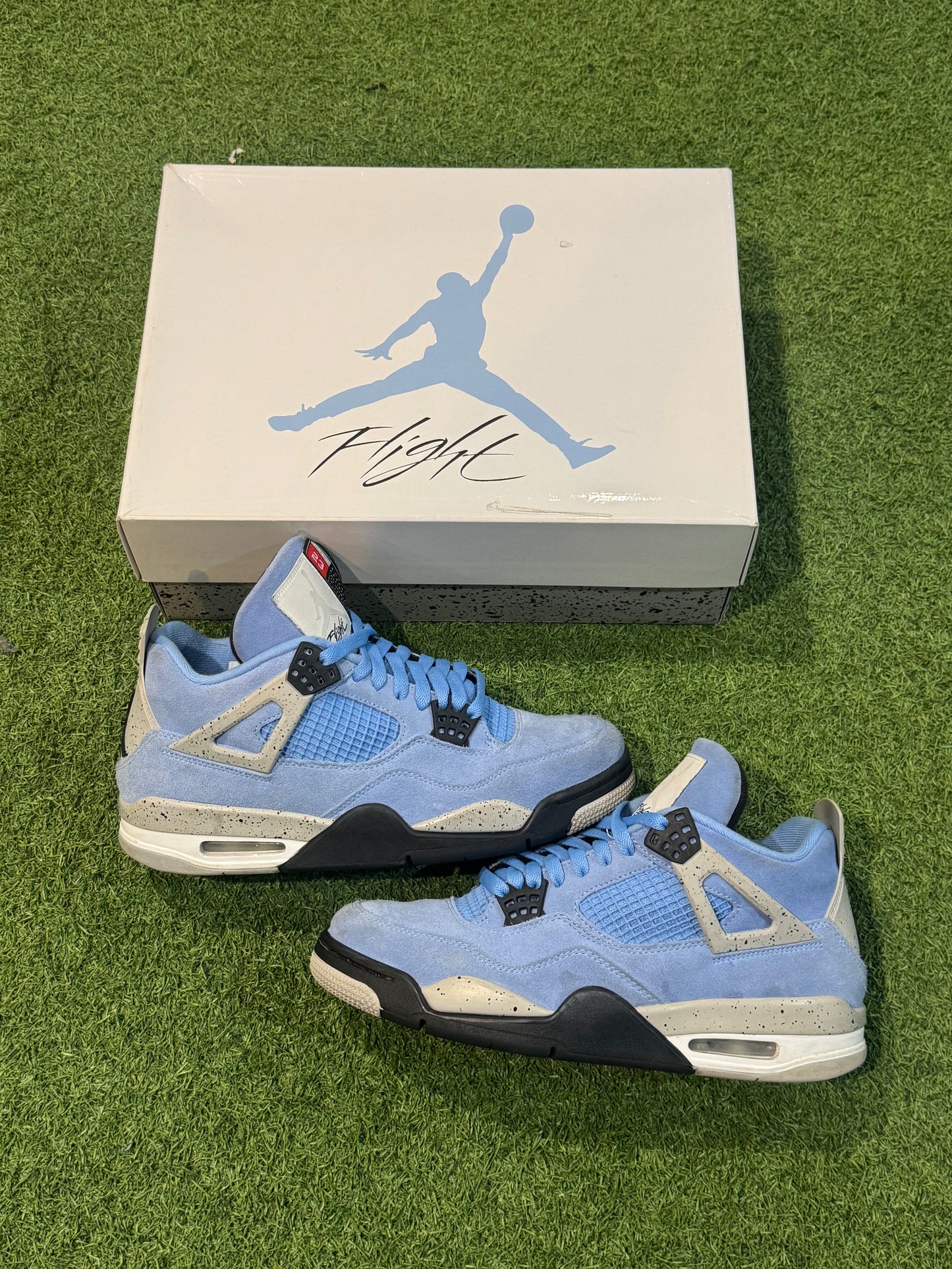 Jordan 4 University Blue (9.5)