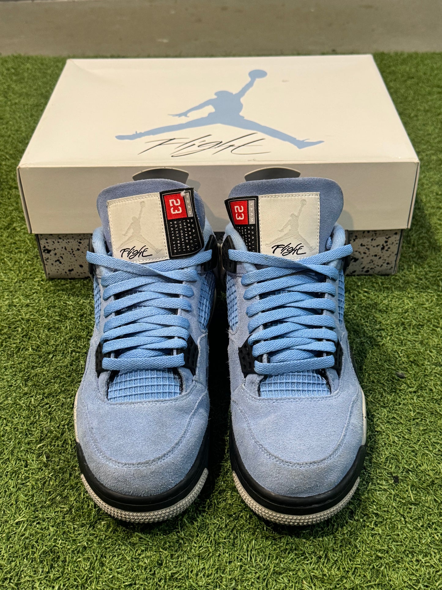 Jordan 4 University Blue (9.5)