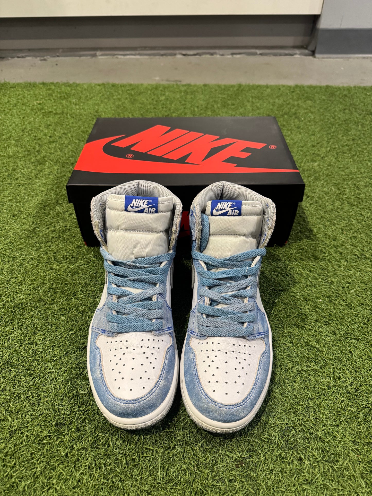 Jordan 1 Hyper Royal (8.5)