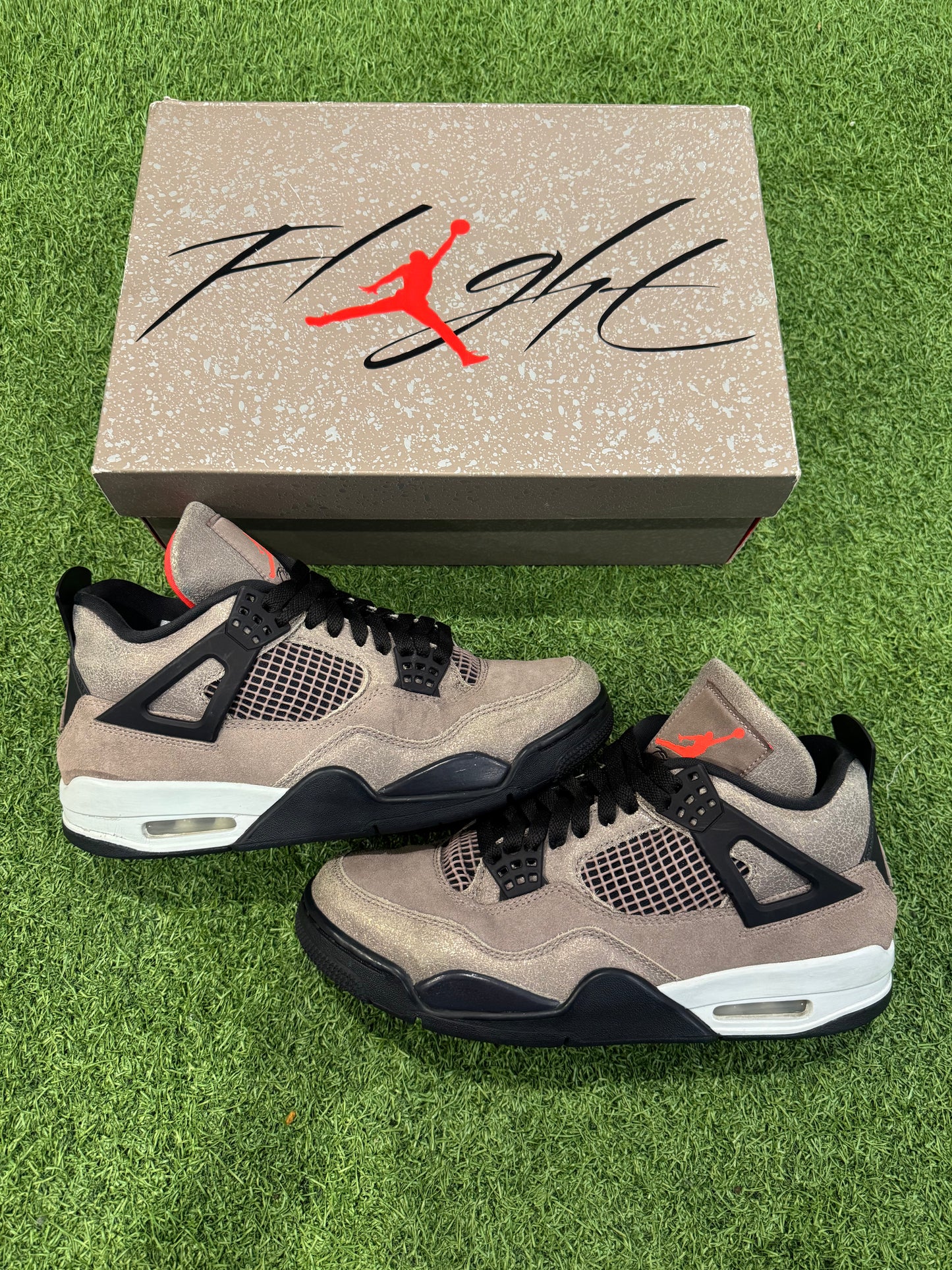 Jordan 4 Taupe Haze (8.5)