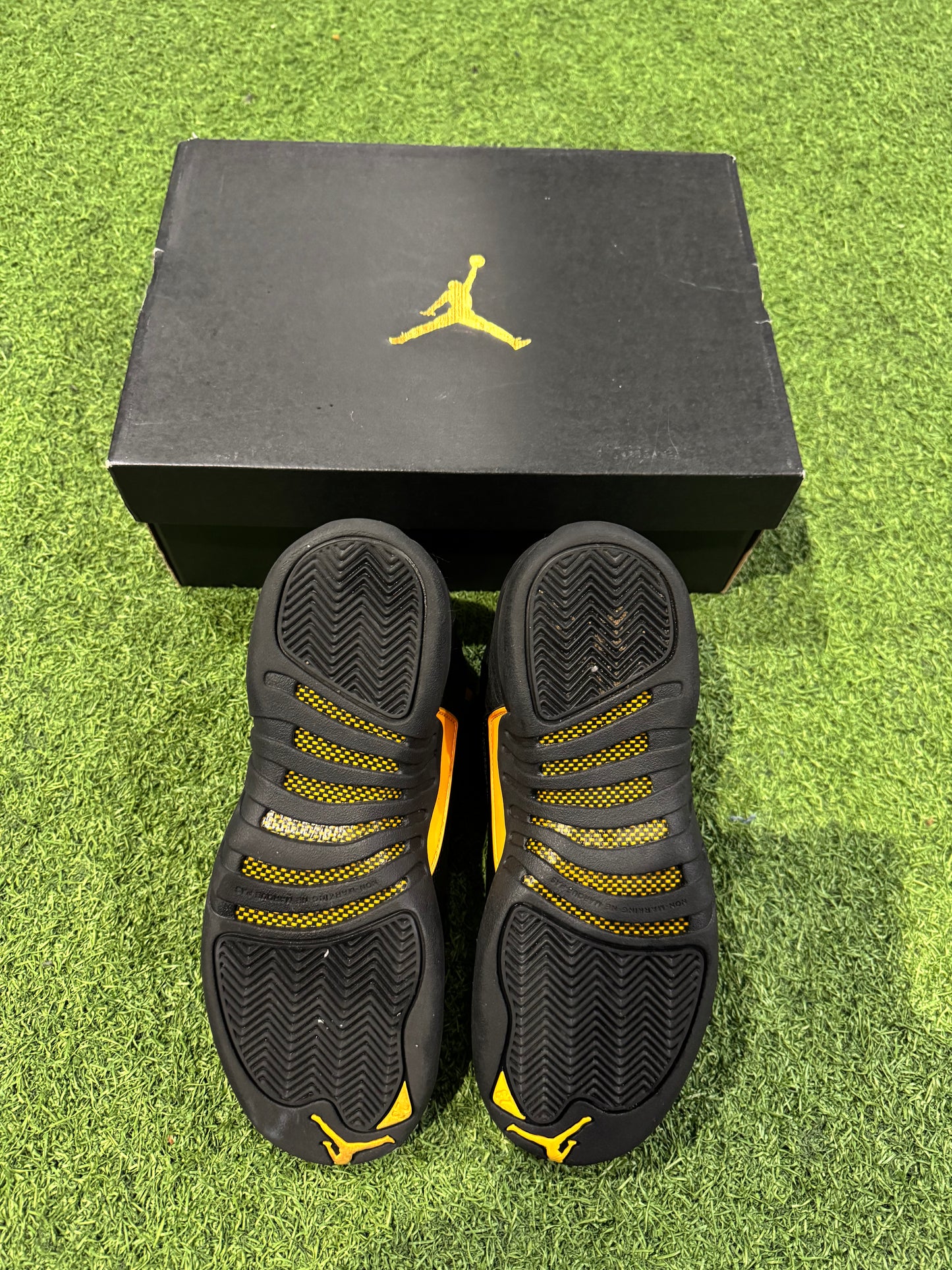 Jordan 12 Black Taxi (6Y)