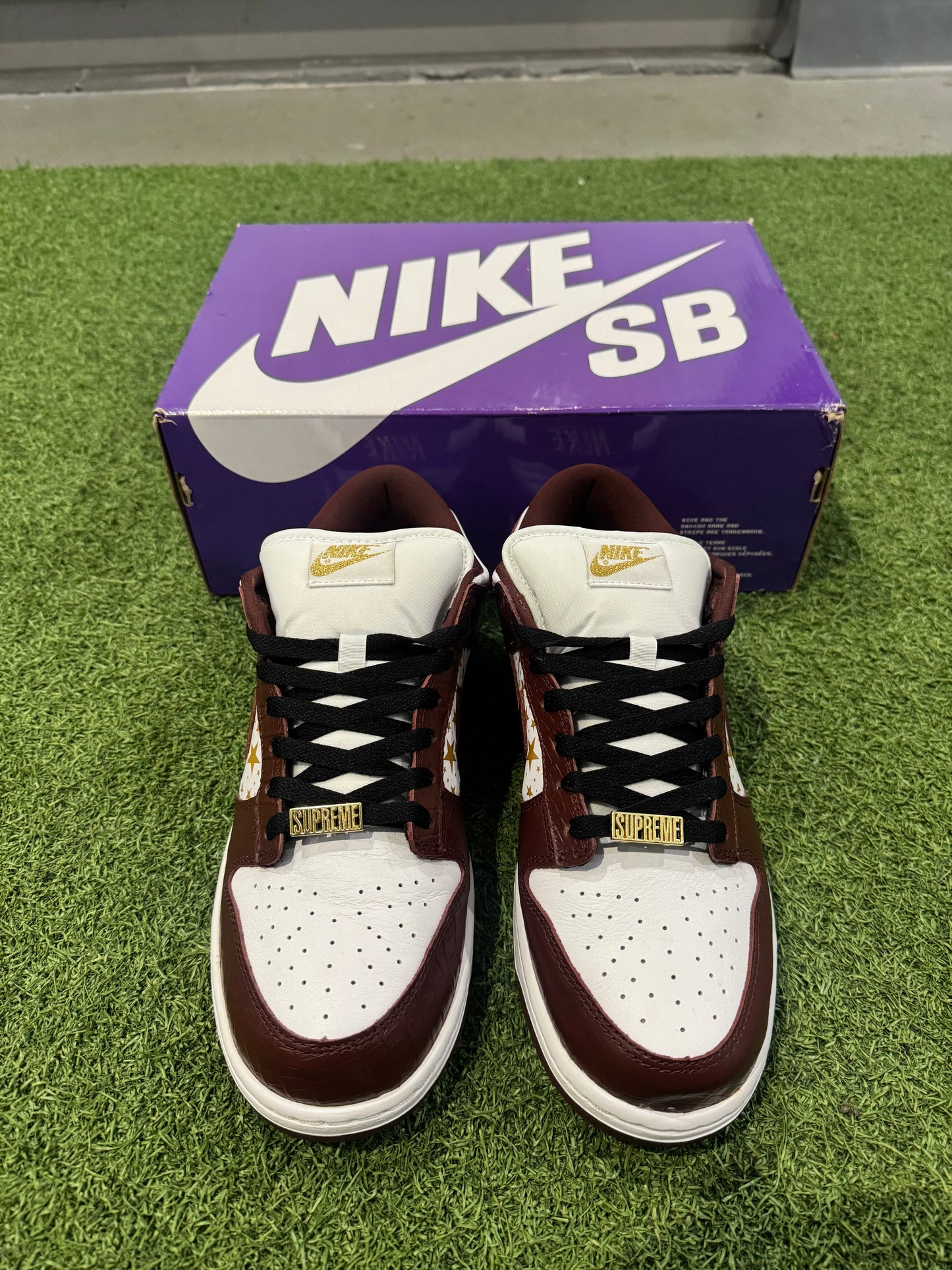 Dunk Low SB Supreme Stars Brown (9.5)