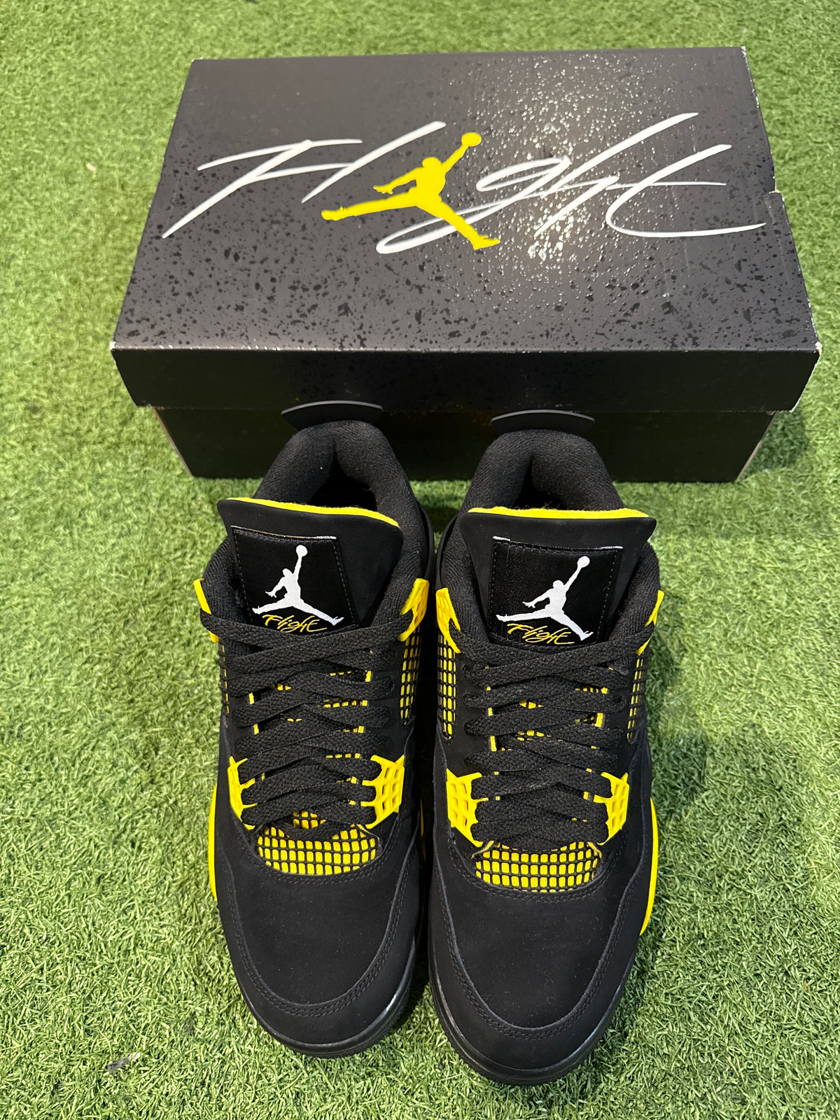 Jordan 4 Thunder (8)