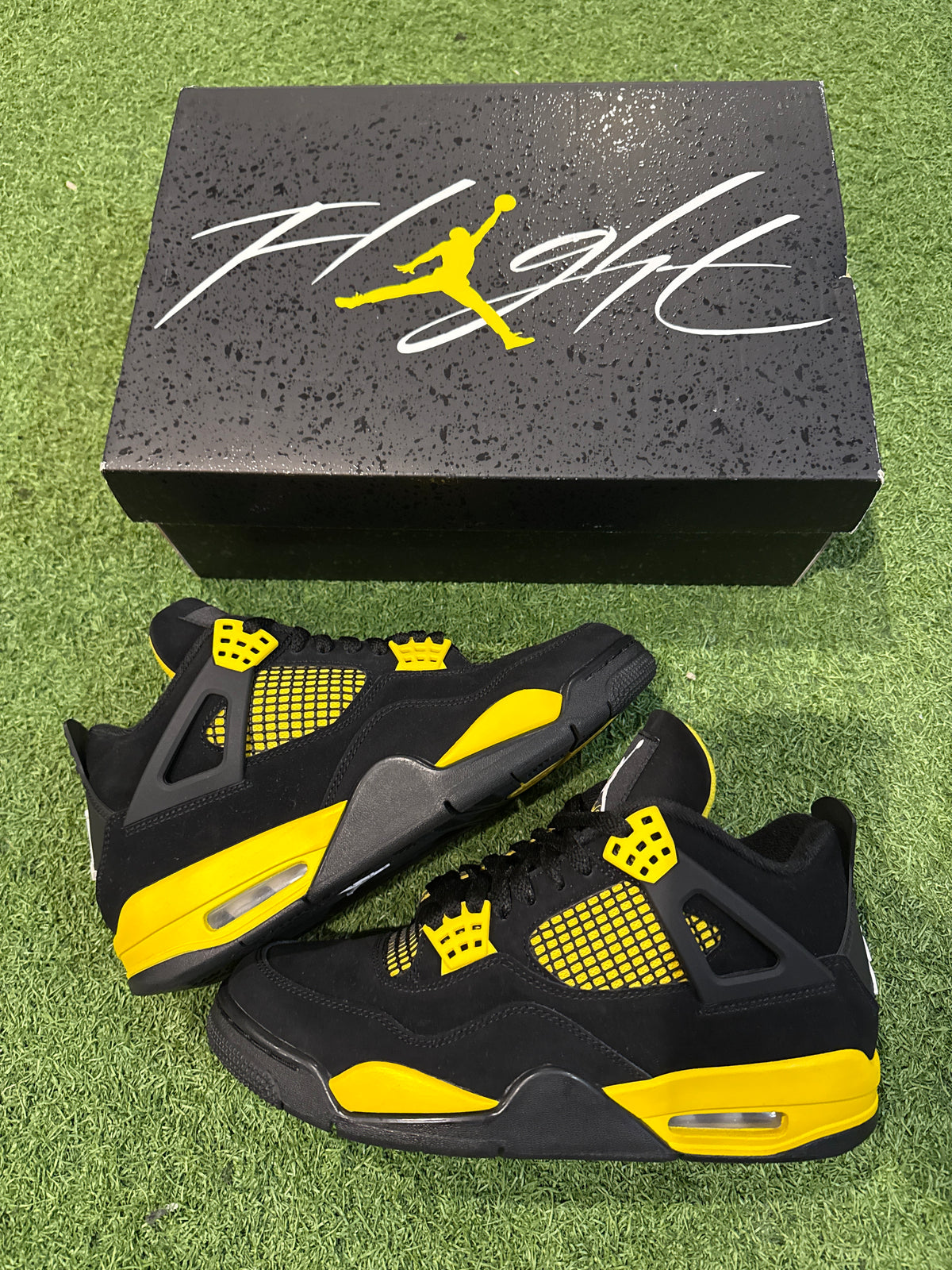 Jordan 4 Thunder (8)